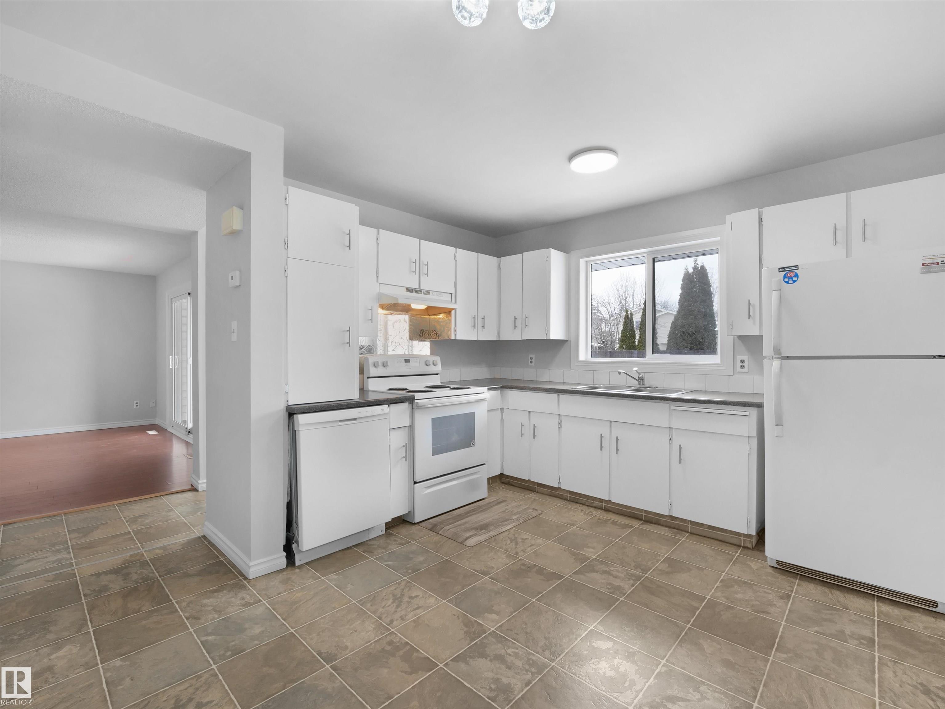 59 Woodvale Village NW, Greenview, Edmonton