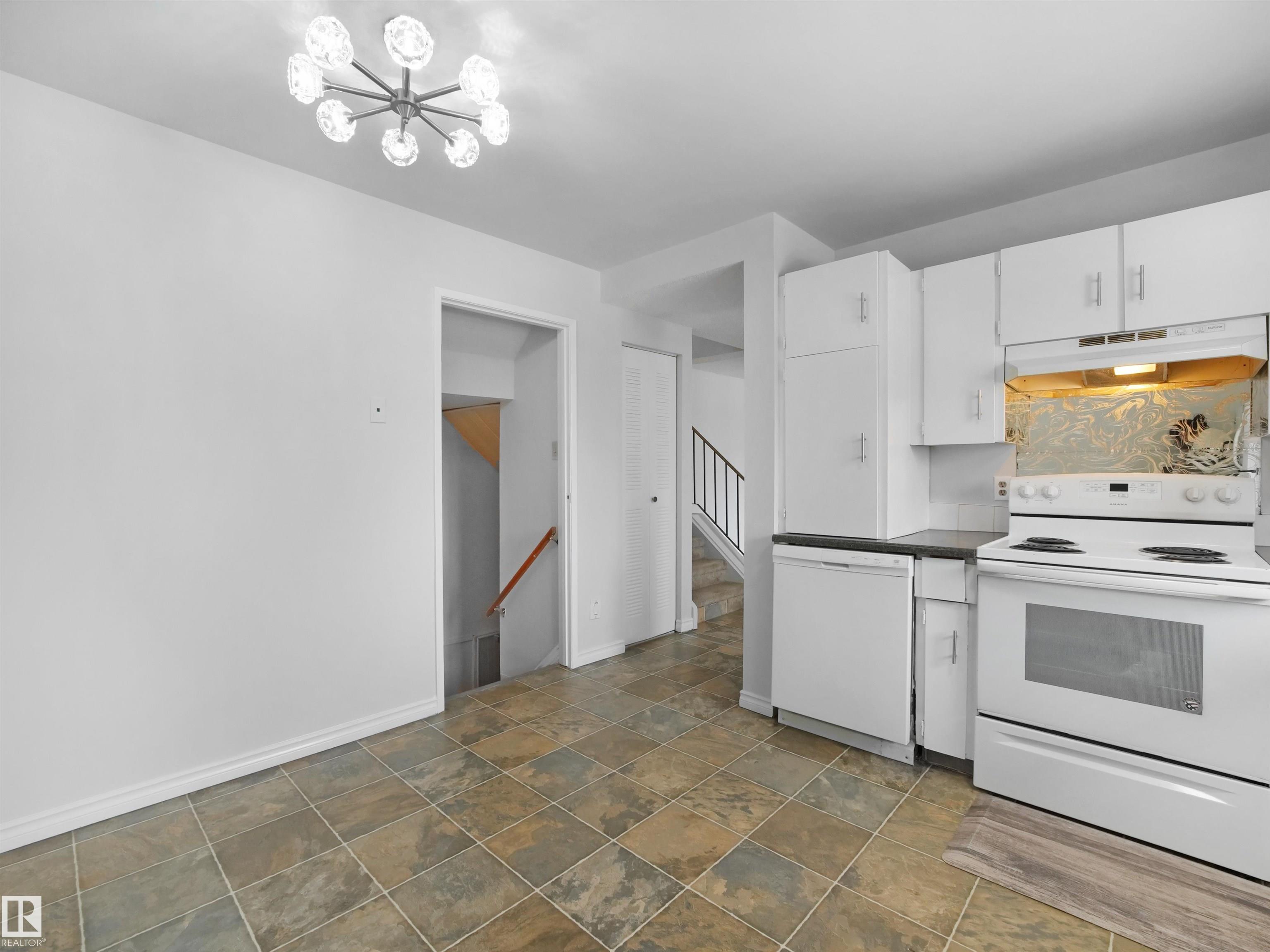 59 Woodvale Village NW, Greenview, Edmonton