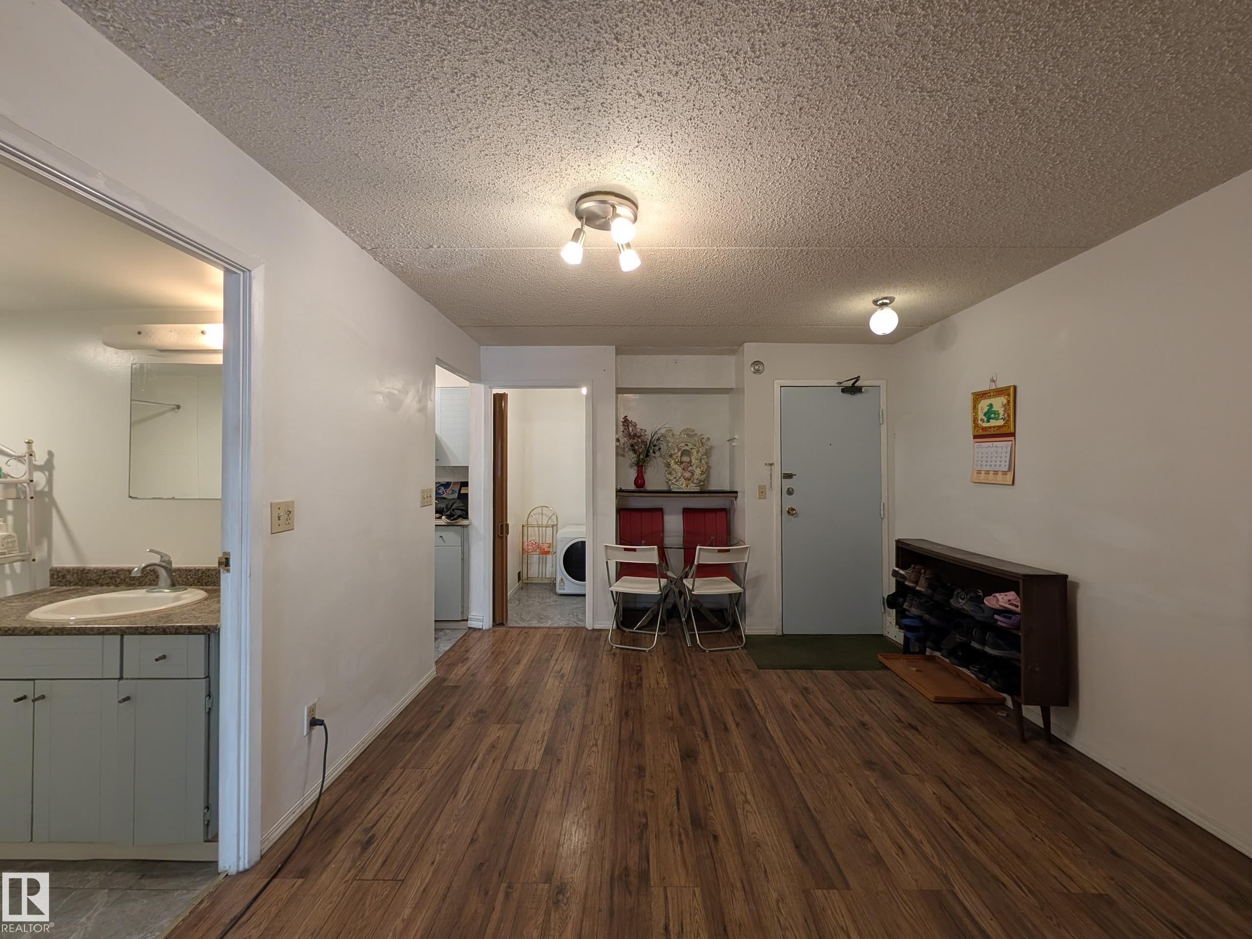 208 - 9917 110 Street NW, Wîhkwêntôwin, Edmonton