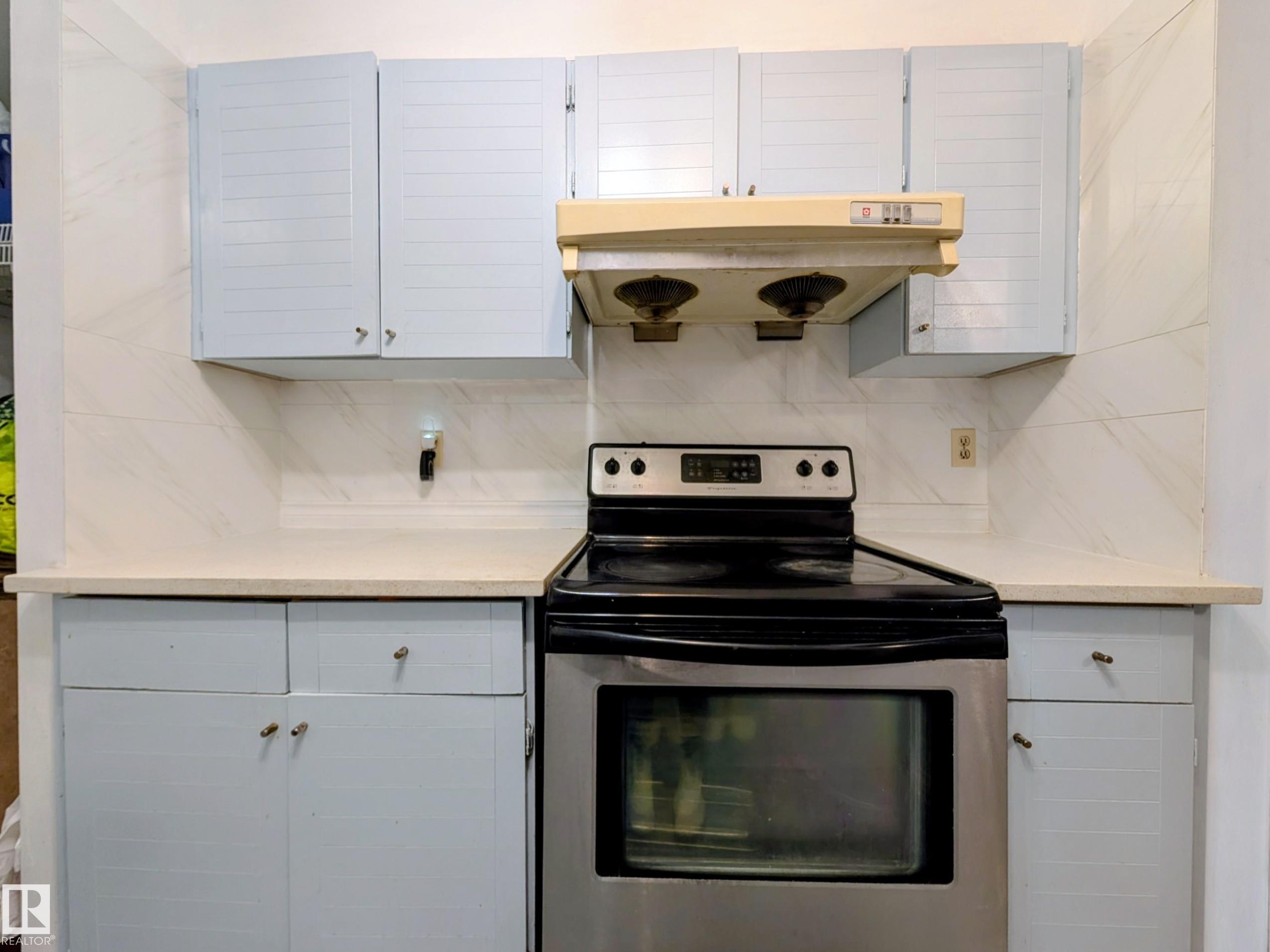 Photo 10 at 208 - 9917 110 Street NW, Wîhkwêntôwin, Edmonton