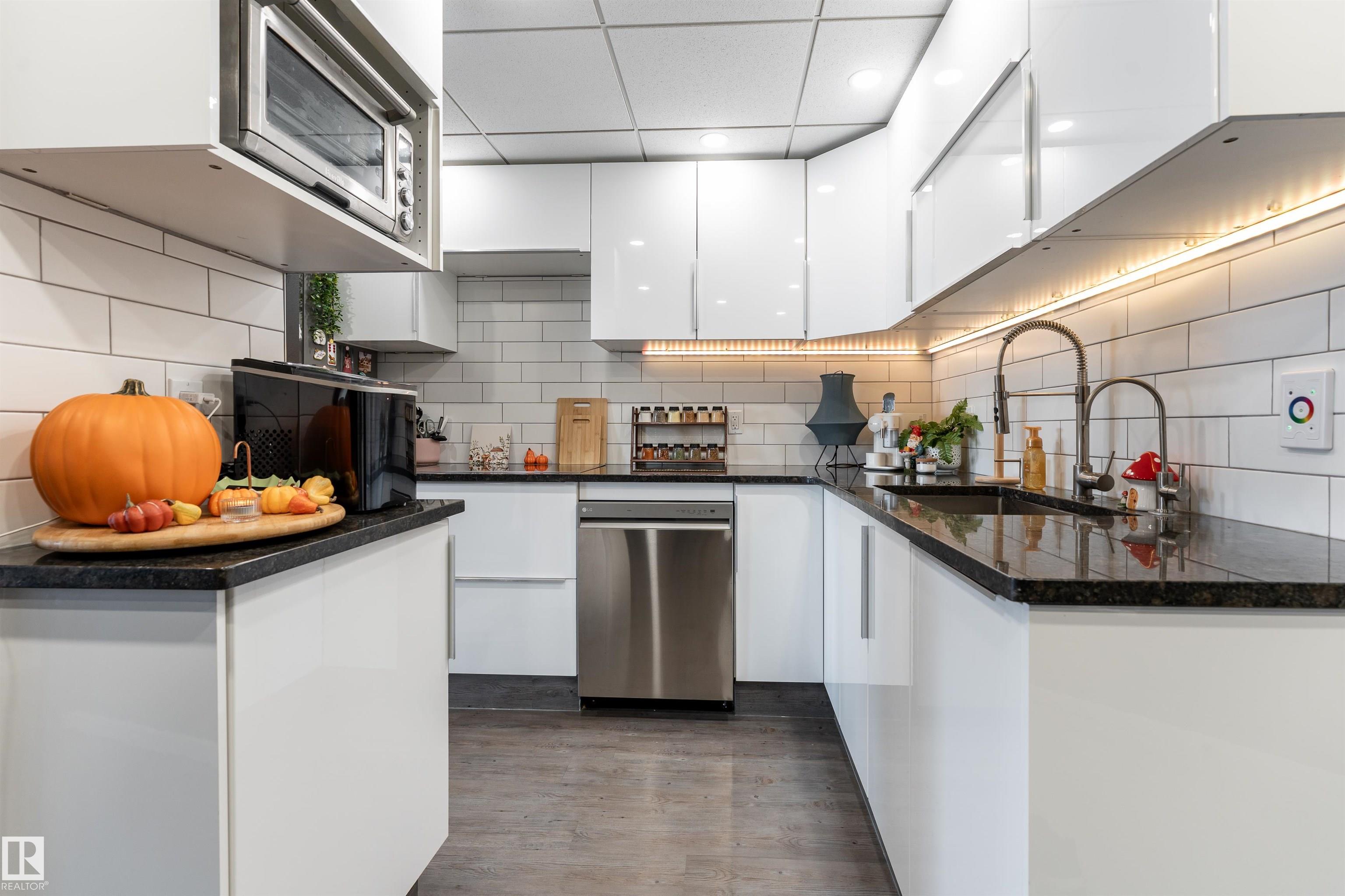 508 - 10045 117 Street NW, Wîhkwêntôwin, Edmonton