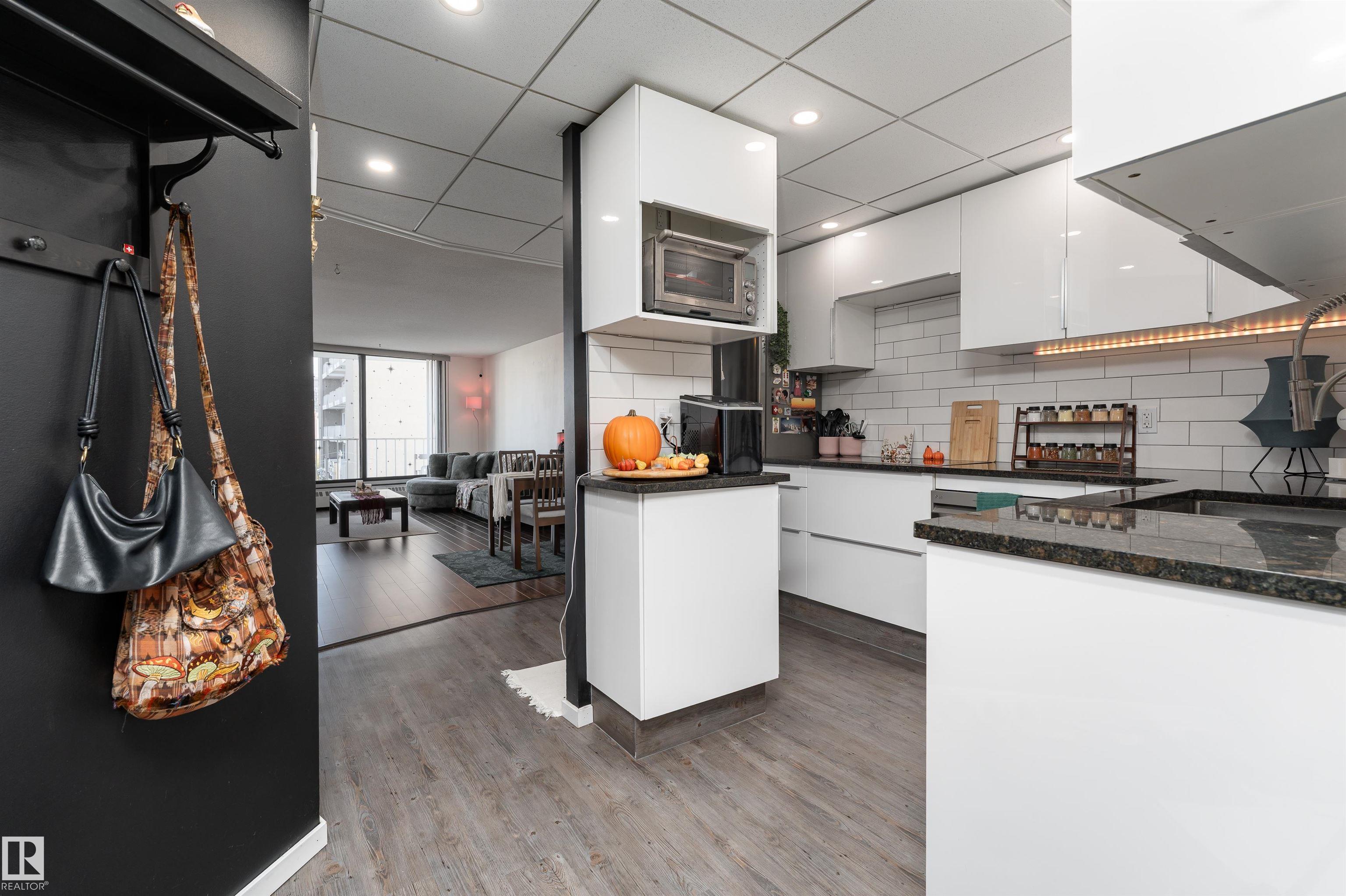 508 - 10045 117 Street NW, Wîhkwêntôwin, Edmonton