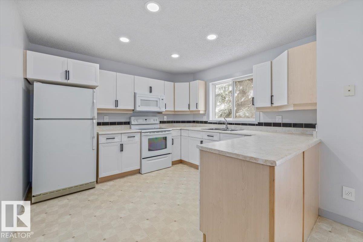 Photo 11 at 31 - 9935 167 Street NW, Glenwood, Edmonton