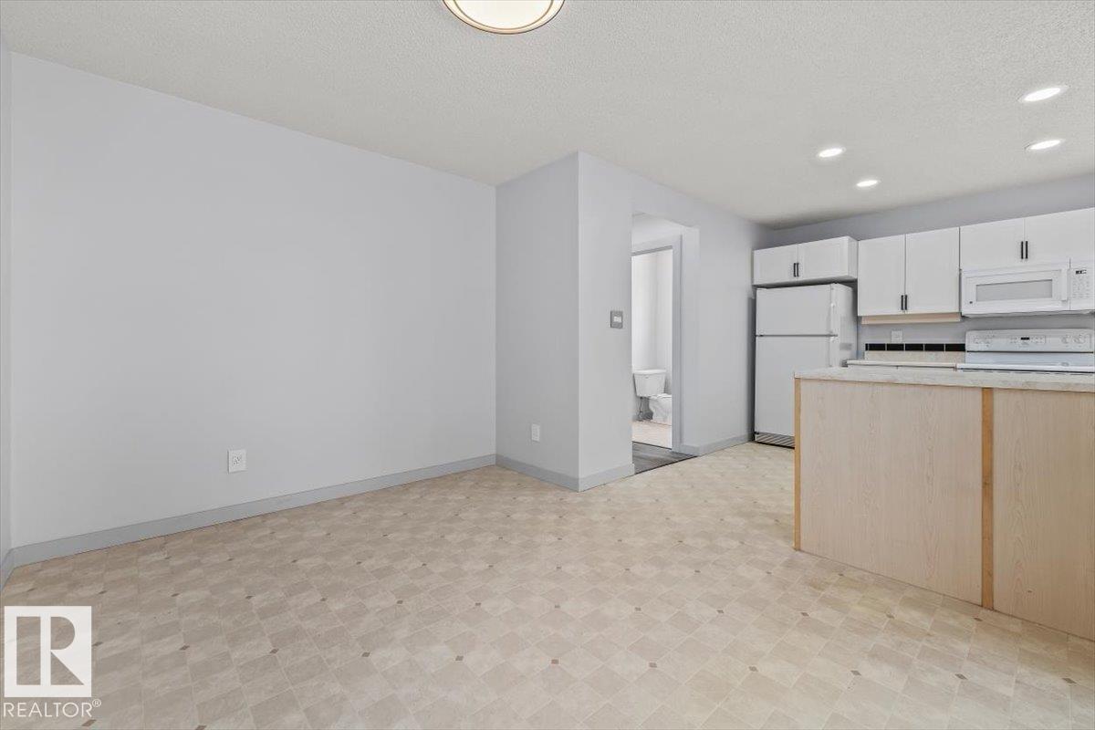 Photo 15 at 31 - 9935 167 Street NW, Glenwood, Edmonton