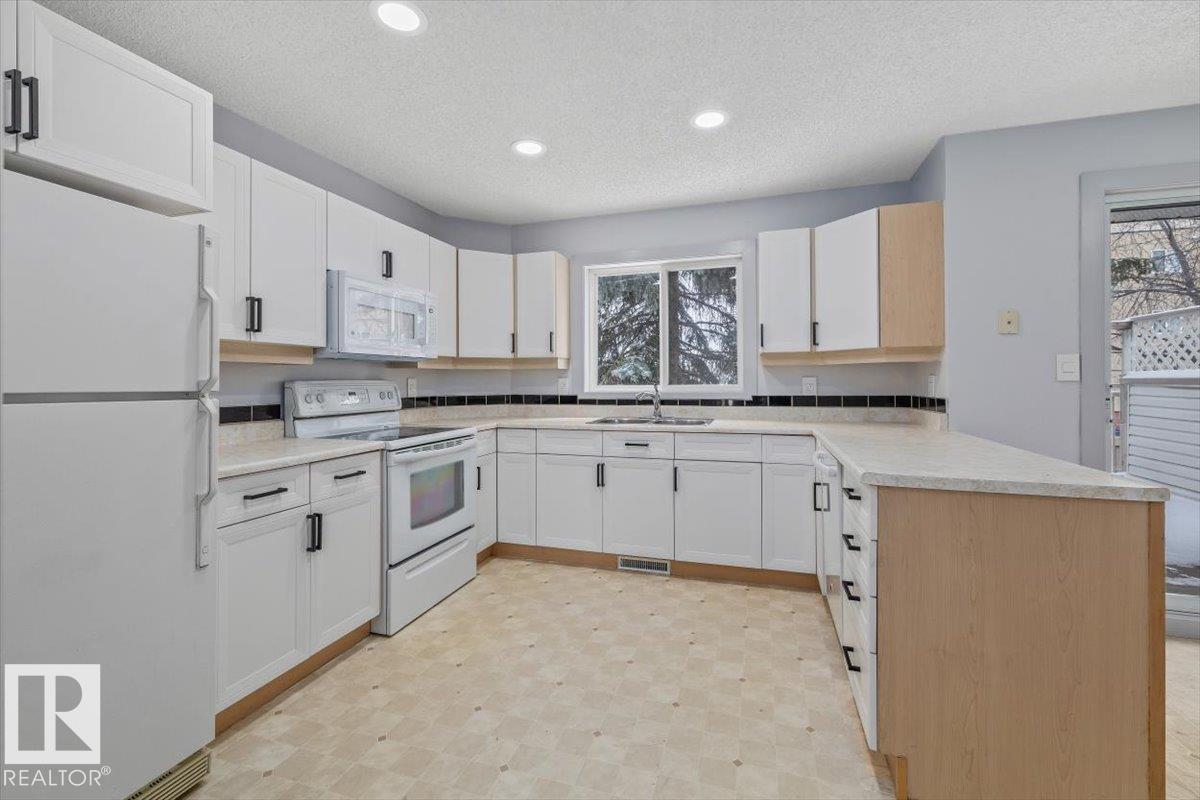 Photo 8 at 31 - 9935 167 Street NW, Glenwood, Edmonton