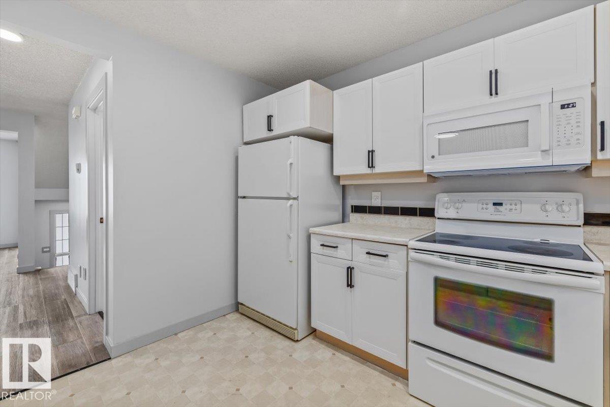 Photo 9 at 31 - 9935 167 Street NW, Glenwood, Edmonton