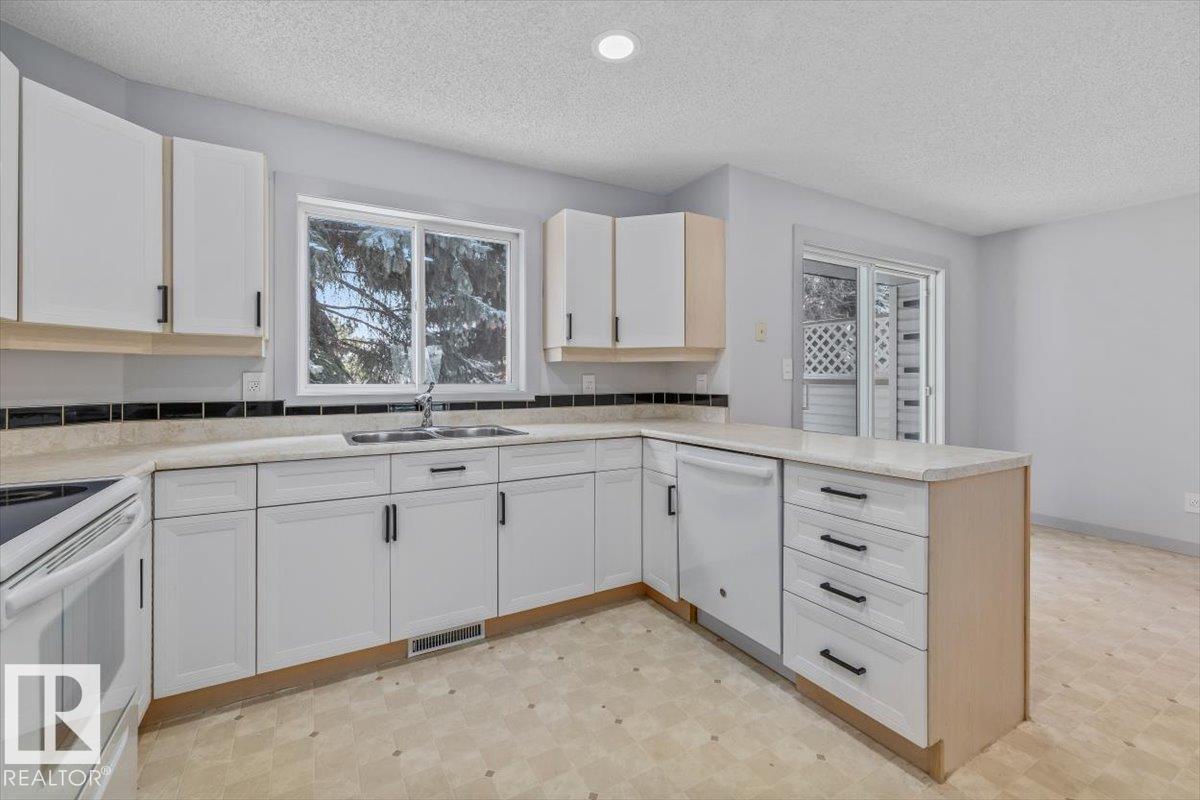 Photo 10 at 31 - 9935 167 Street NW, Glenwood, Edmonton