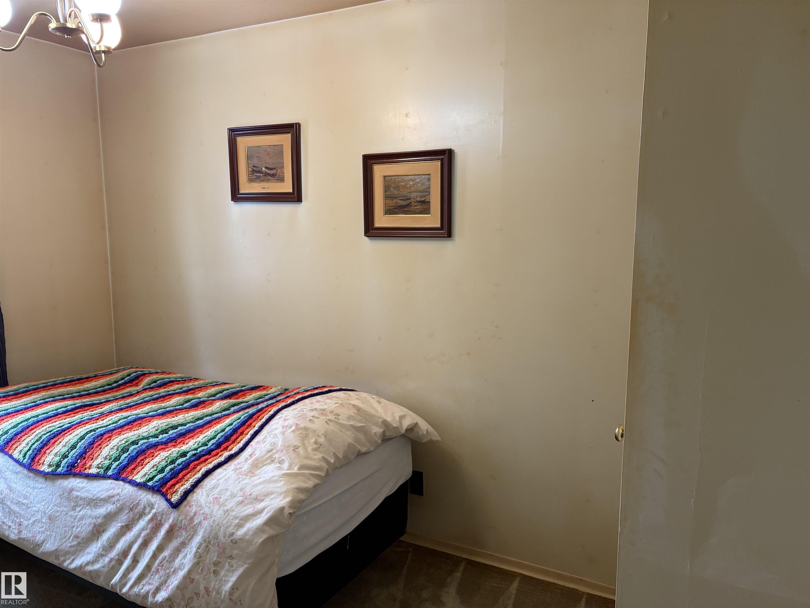 Photo 11 at 10916 151 Street NW, High Park, Edmonton