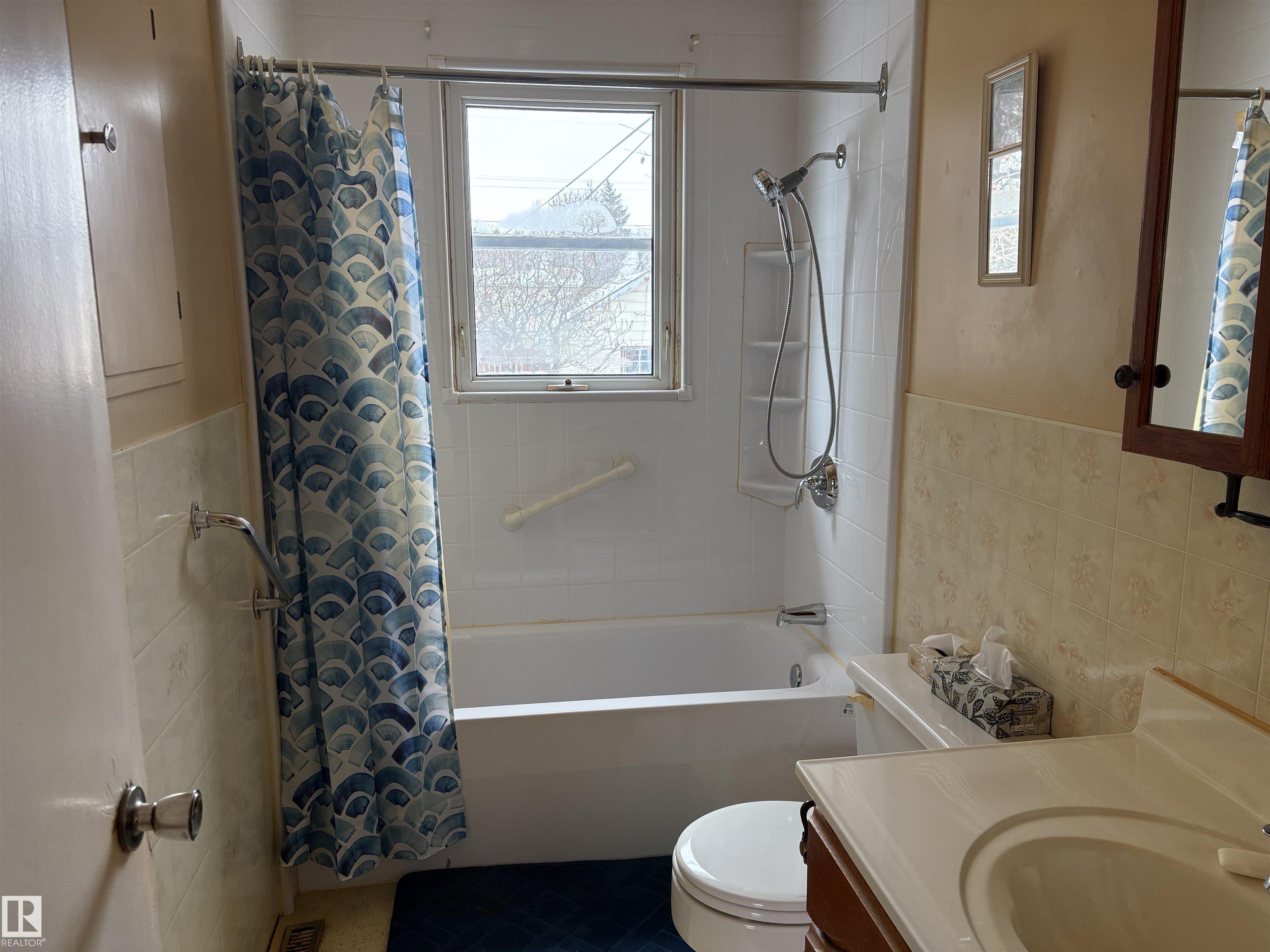https://zimg.paragon.ice.com/ParagonImages/Property/PM/RAE/225395741/8/0/0/11ed3c4e262f7f7ad33c3ad62e8d688a/1/046696f9cfe8e4e33917d88e437e8387/225395741-f2464b6e-368f-4f0c-8bf1-53a7cb888e9a.JPG