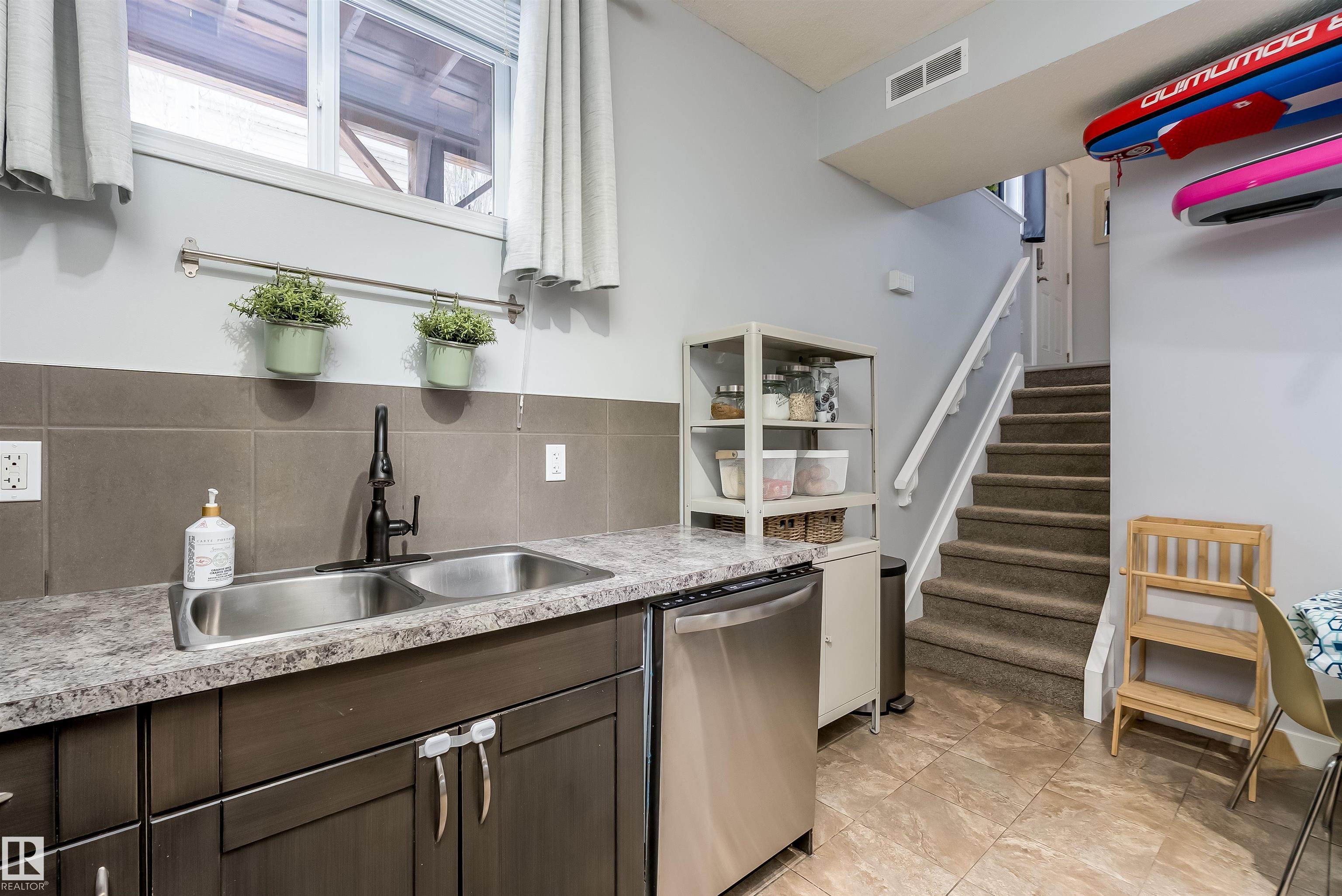 156 - 142 Selkirk Place, Suntree, Leduc