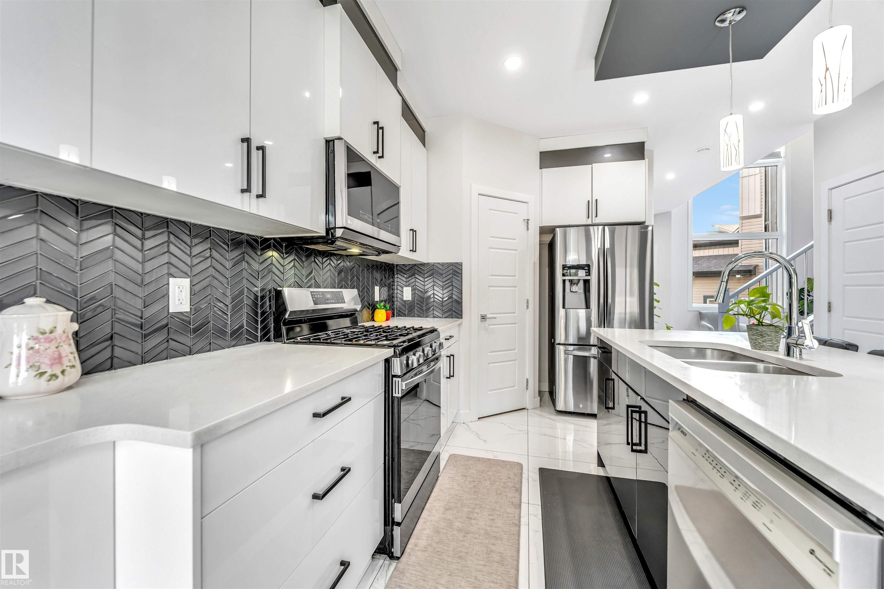 Photo 13 at 1522 17 Avenue NW, Aster, Edmonton