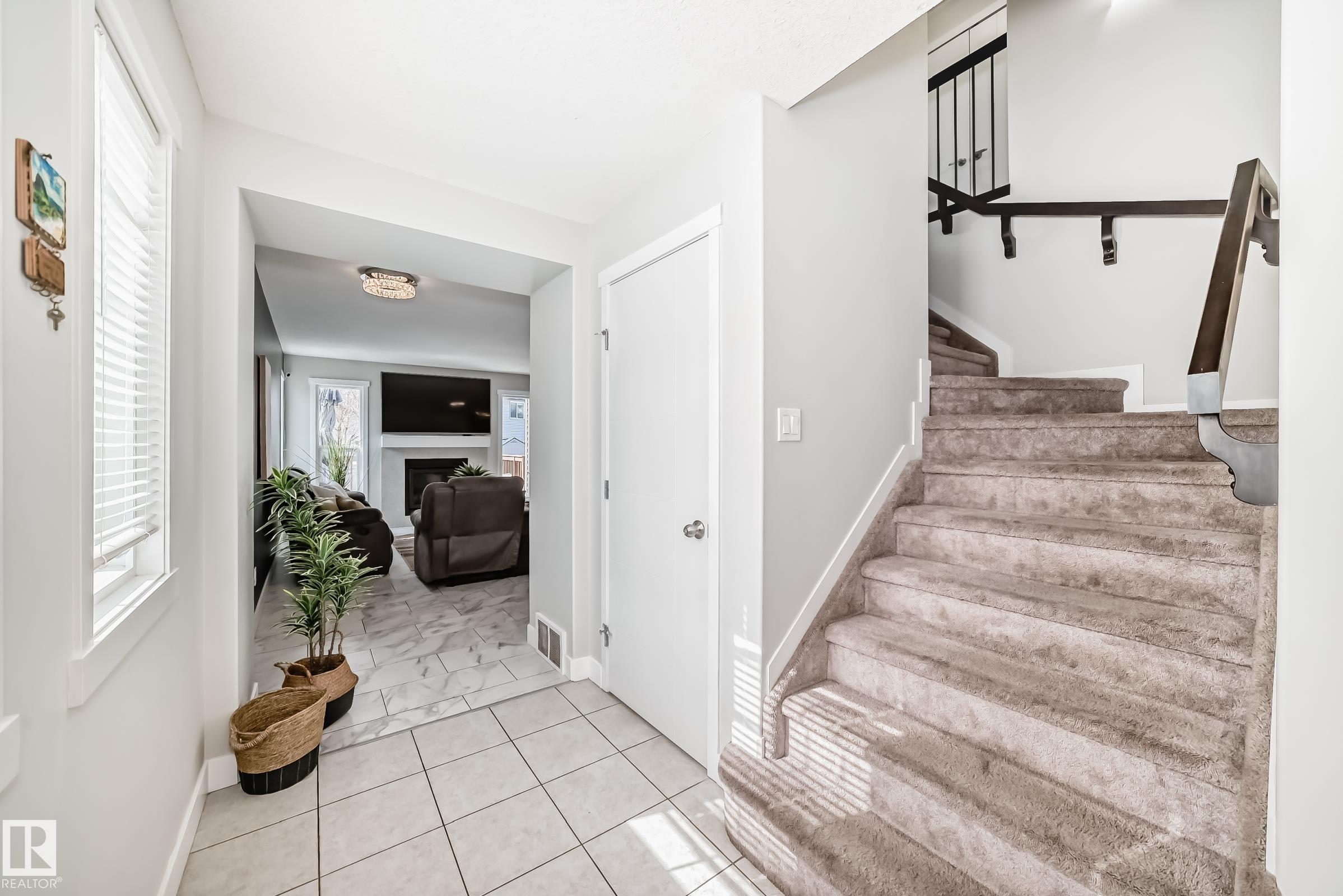 Photo 11 at 4404 6 Street NW, Maple Crest, Edmonton