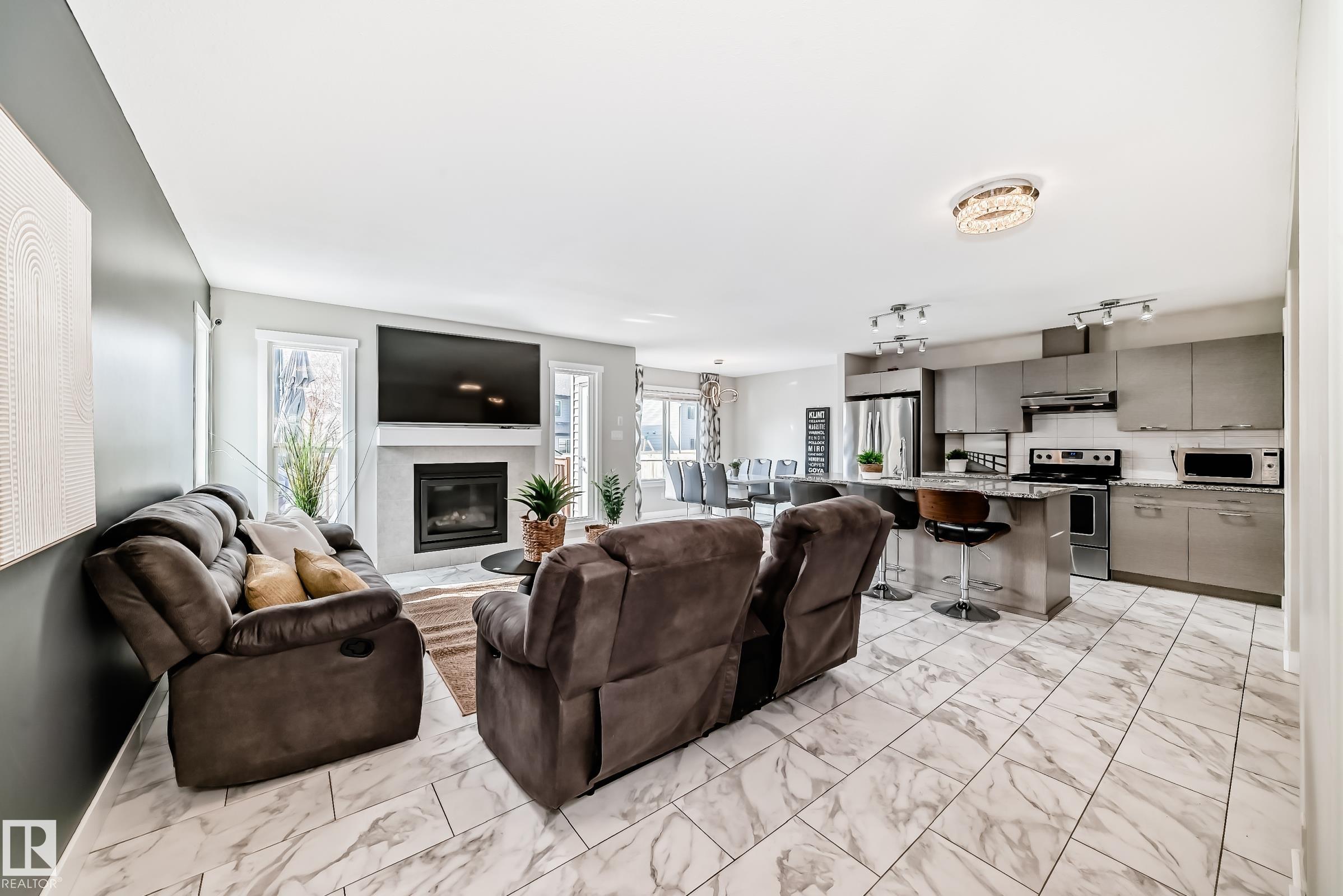 Photo 12 at 4404 6 Street NW, Maple Crest, Edmonton