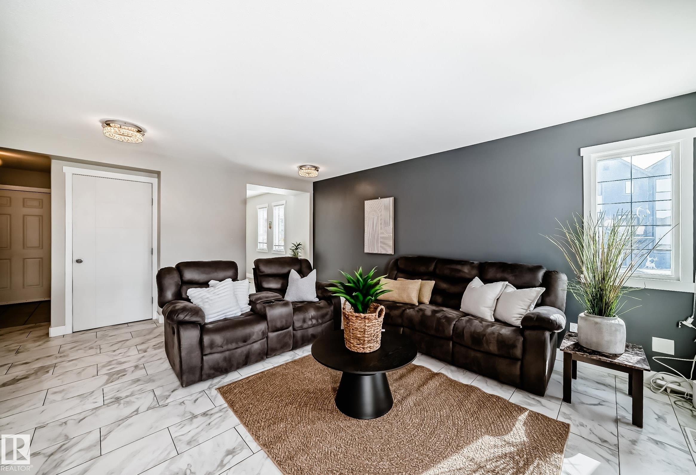 4404 6 Street NW, Maple Crest, Edmonton