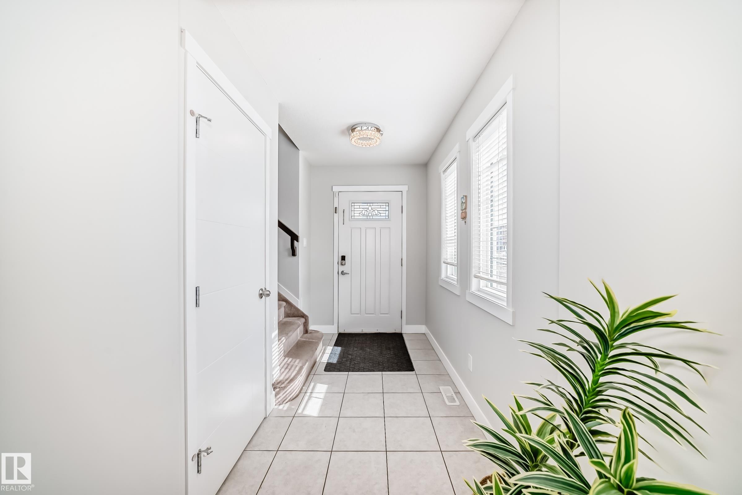 Photo 10 at 4404 6 Street NW, Maple Crest, Edmonton