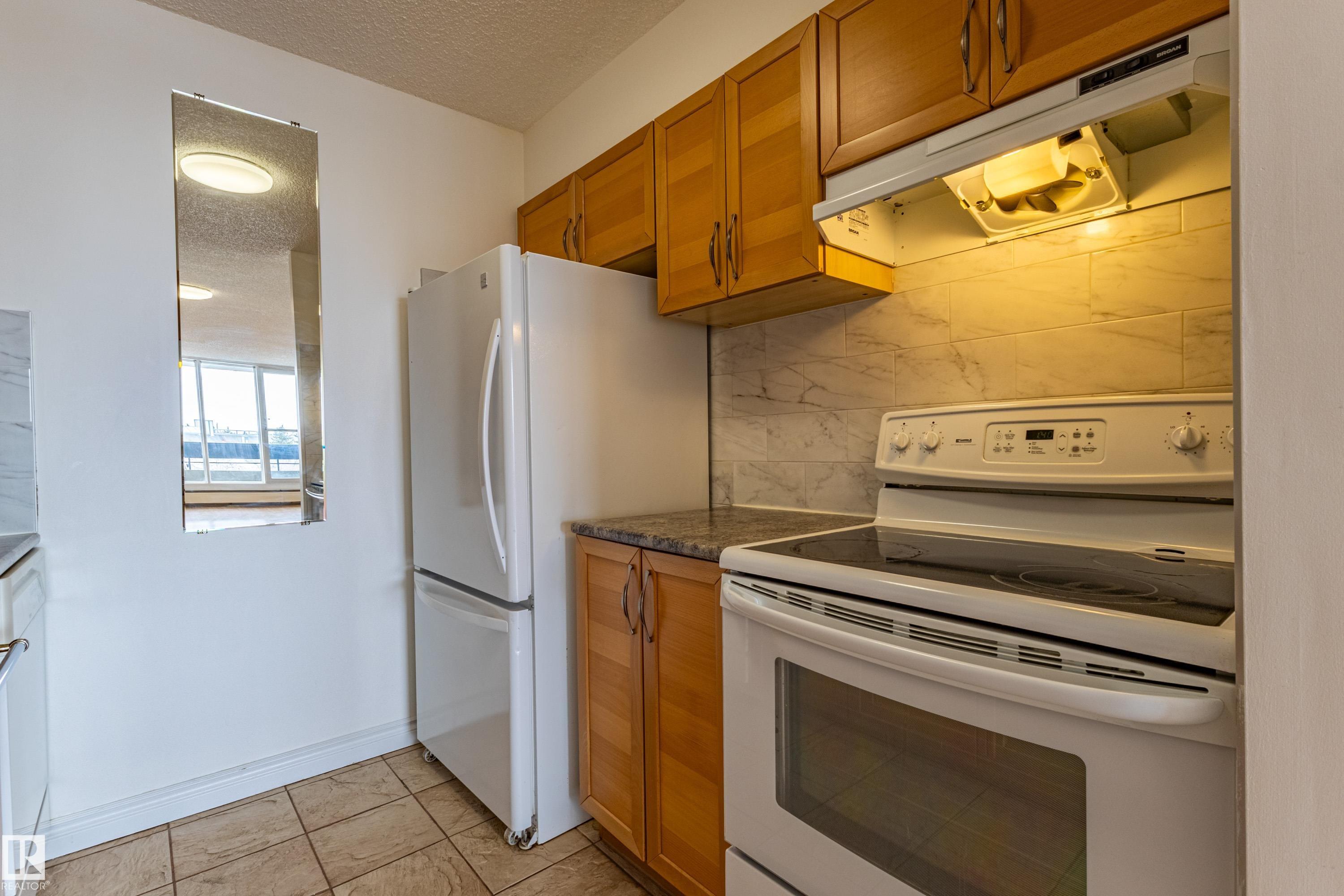 Photo 15 at 37 - 8745 165 Street NW, West Meadowlark Park, Edmonton