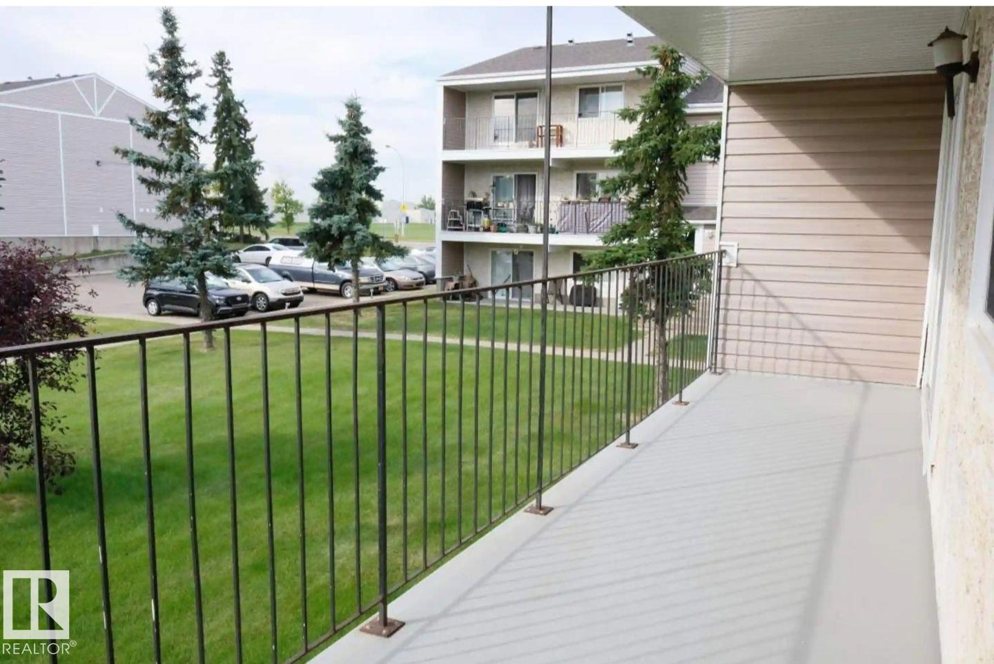 Photo 8 at 4 - 3819 76 Street NW, Michaels Park, Edmonton