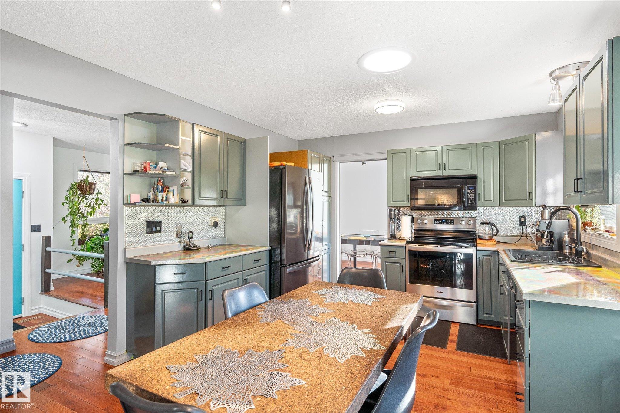 Photo 12 at 3018 110a Street NW, Steinhauer, Edmonton