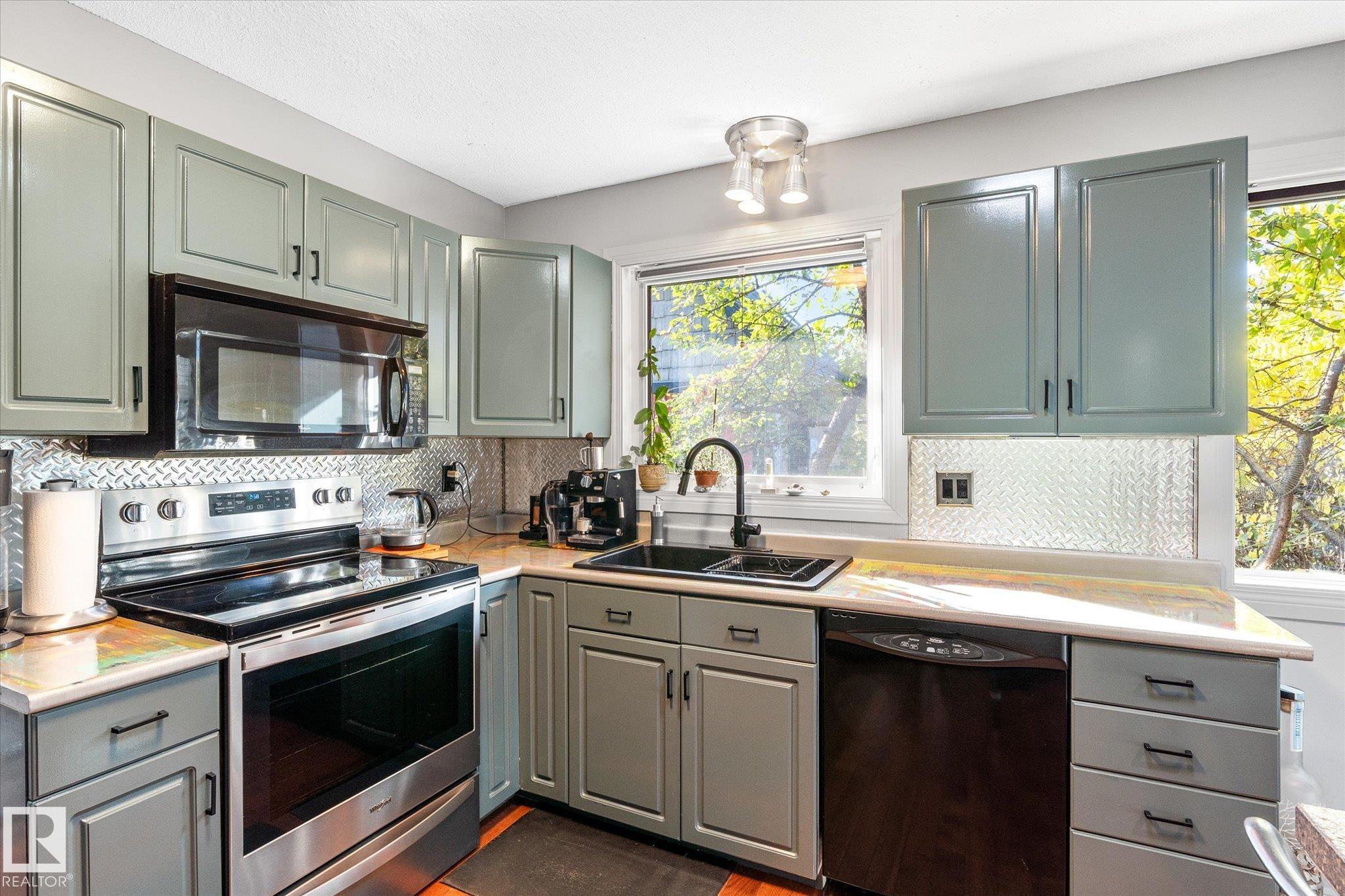 Photo 13 at 3018 110a Street NW, Steinhauer, Edmonton