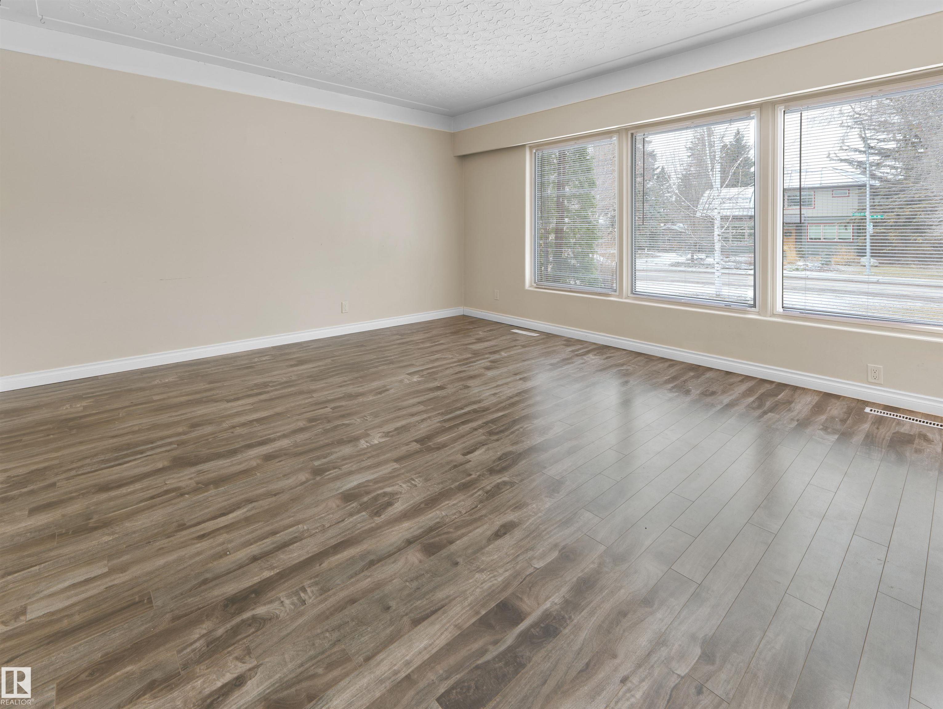 Photo 7 at 11819 75 Avenue NW, Belgravia, Edmonton