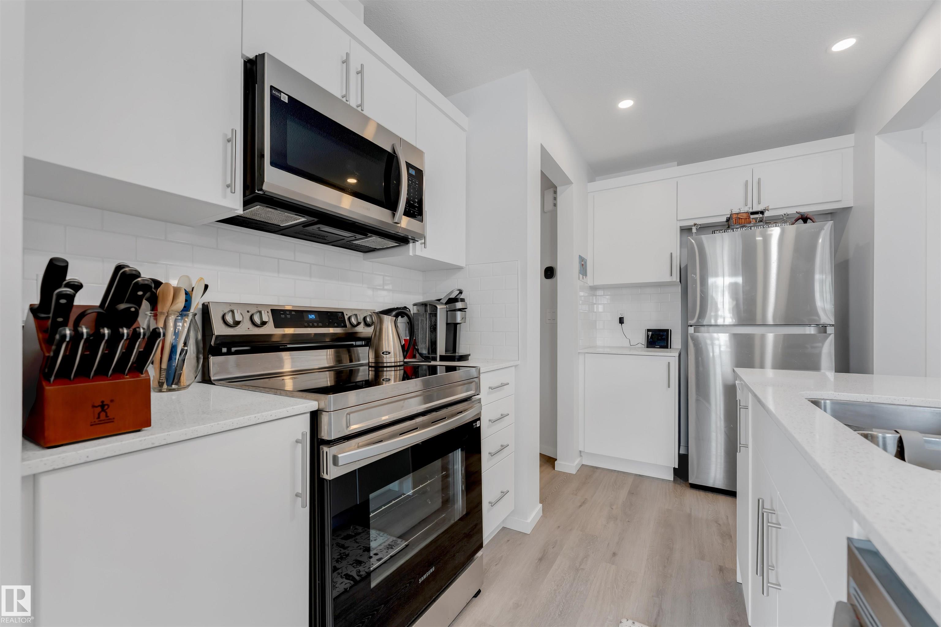 Photo 11 at 1006 Crestview, Hearthstone, Sherwood Park