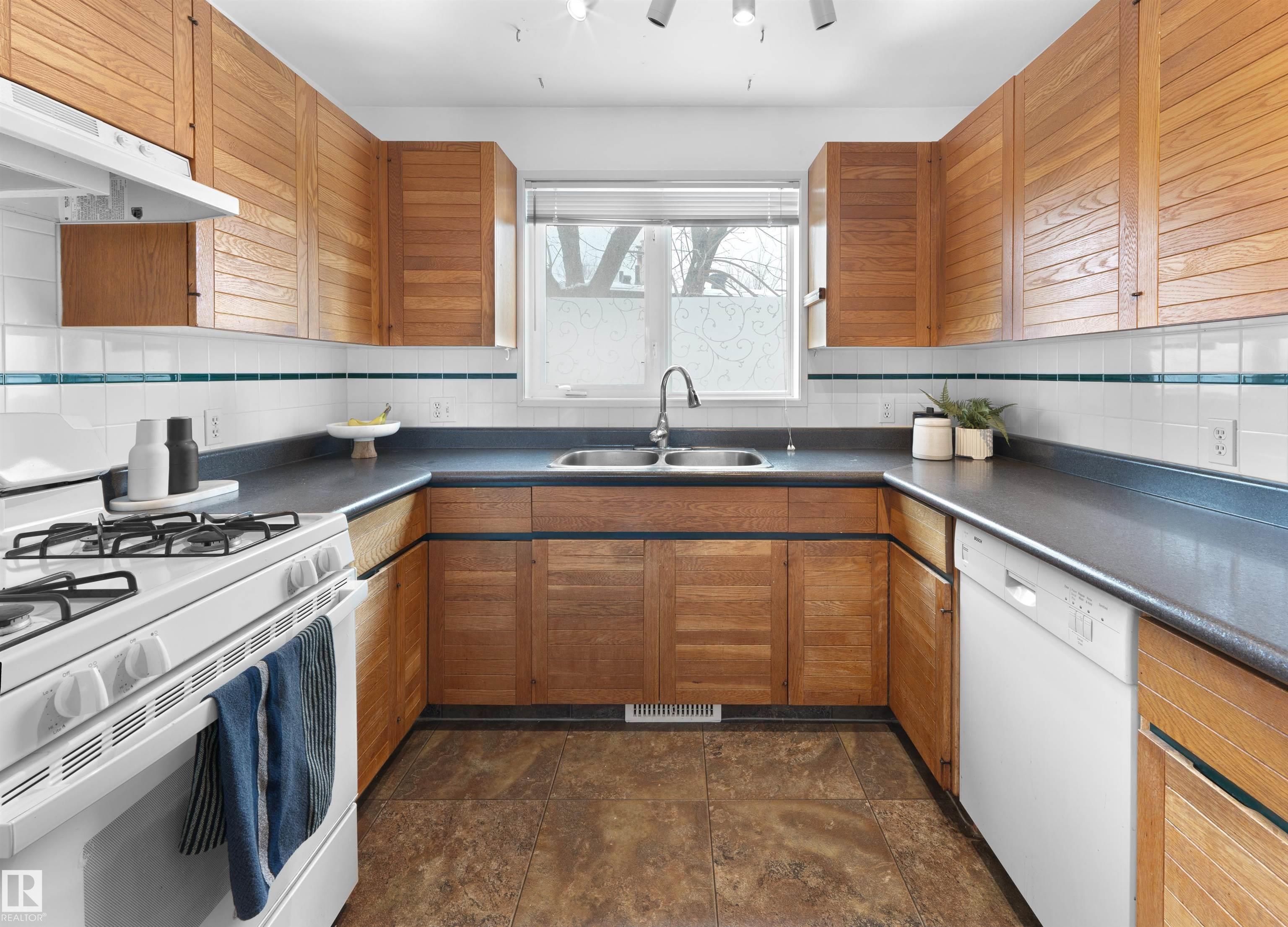 Photo 11 at 10251 77 Street NW, Forest Heights, Edmonton