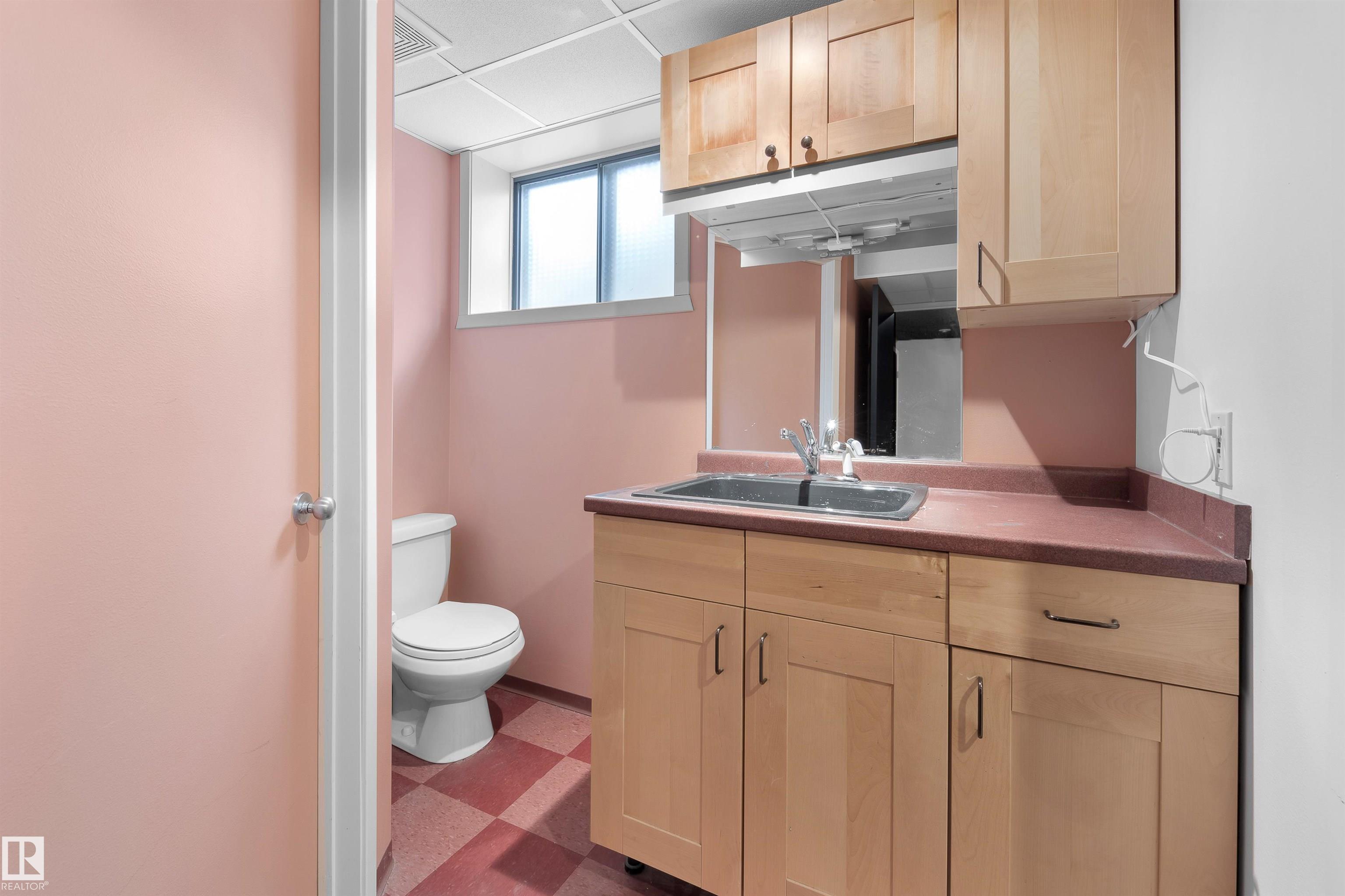 Photo 31 at 10251 77 Street NW, Forest Heights, Edmonton