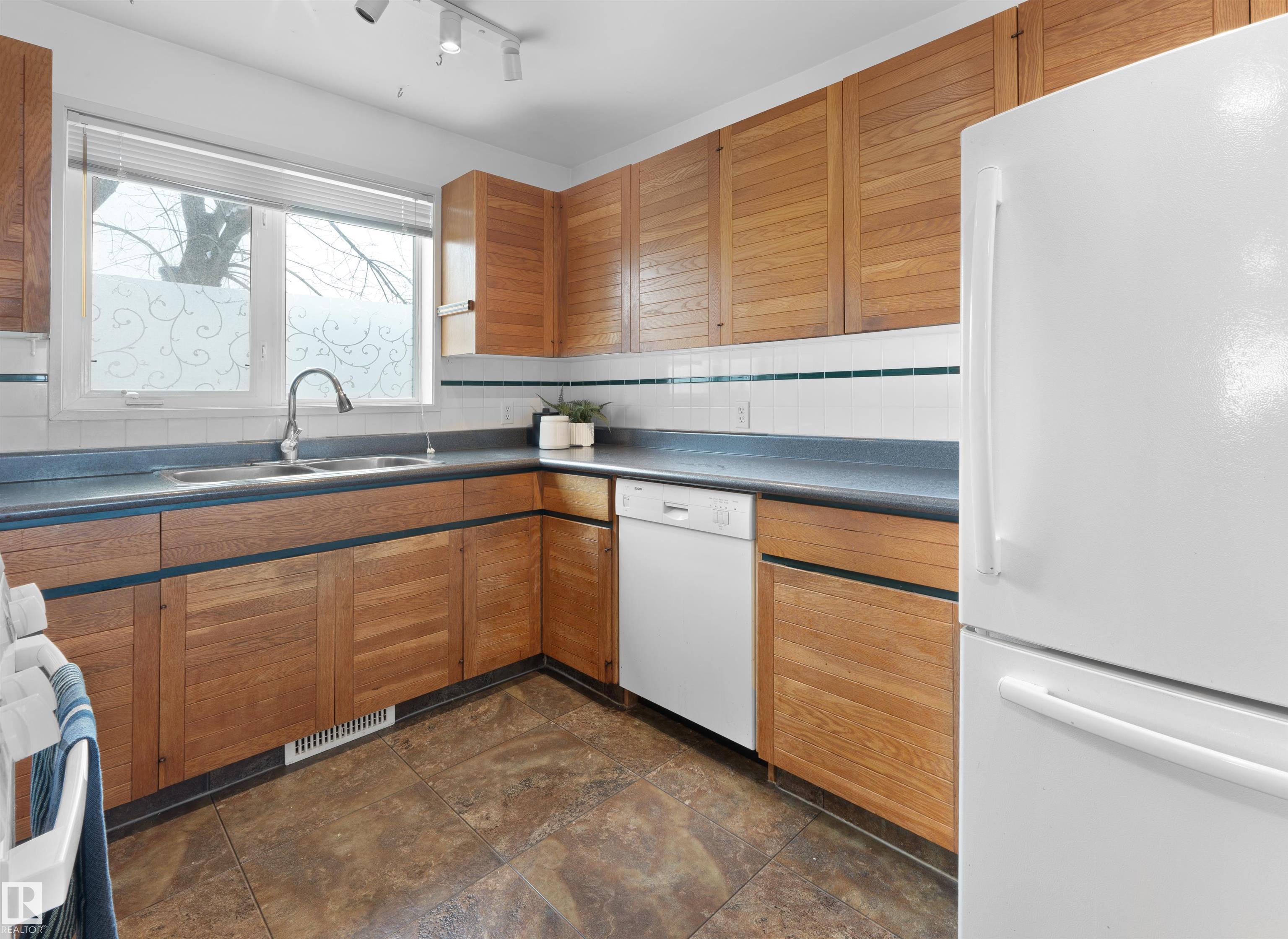 Photo 10 at 10251 77 Street NW, Forest Heights, Edmonton