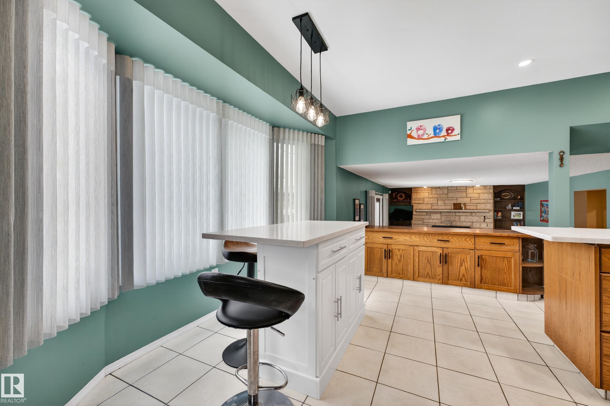 Photo 11 at 3010 105a Street NW, Steinhauer, Edmonton