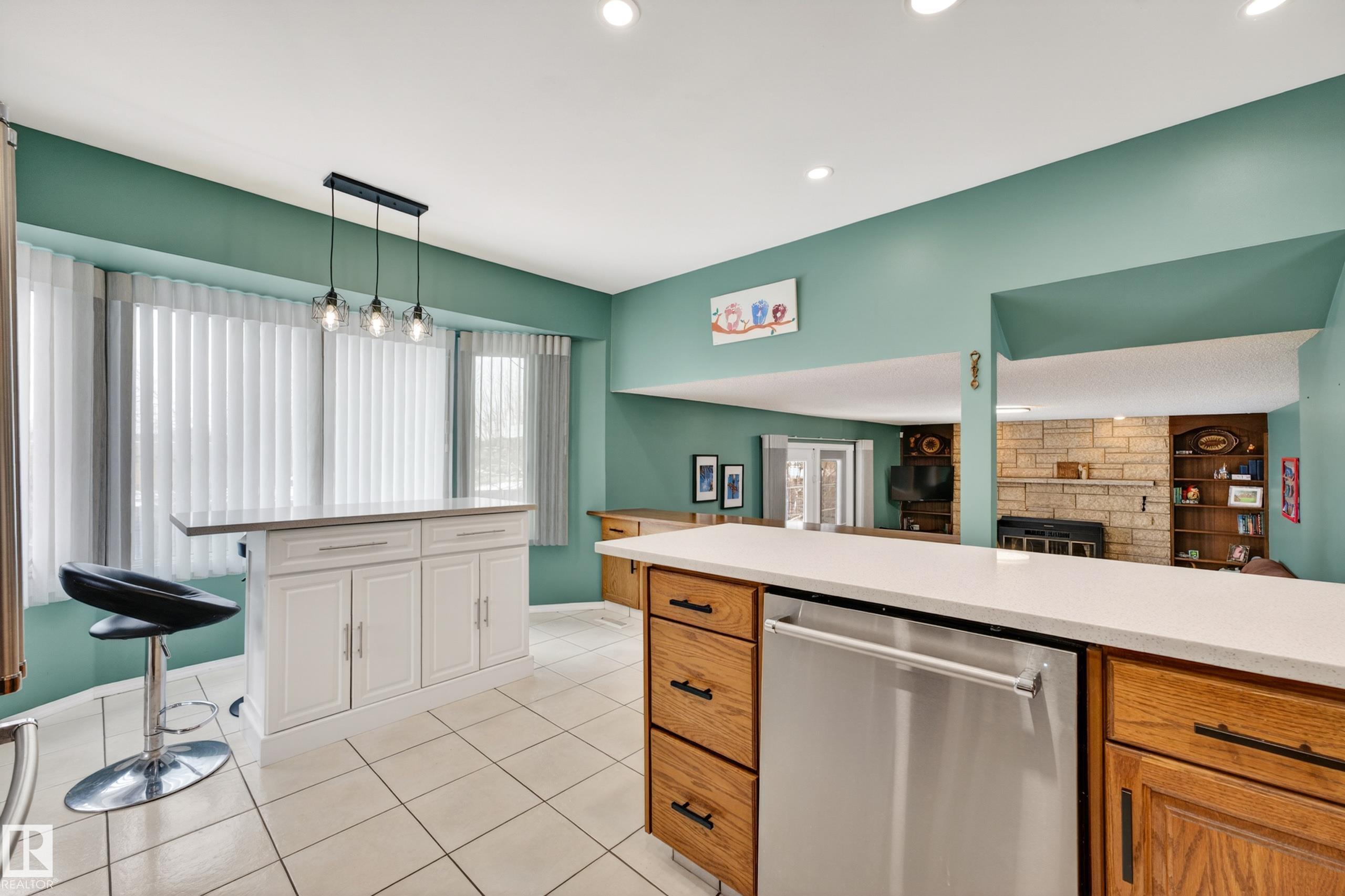 Photo 14 at 3010 105a Street NW, Steinhauer, Edmonton