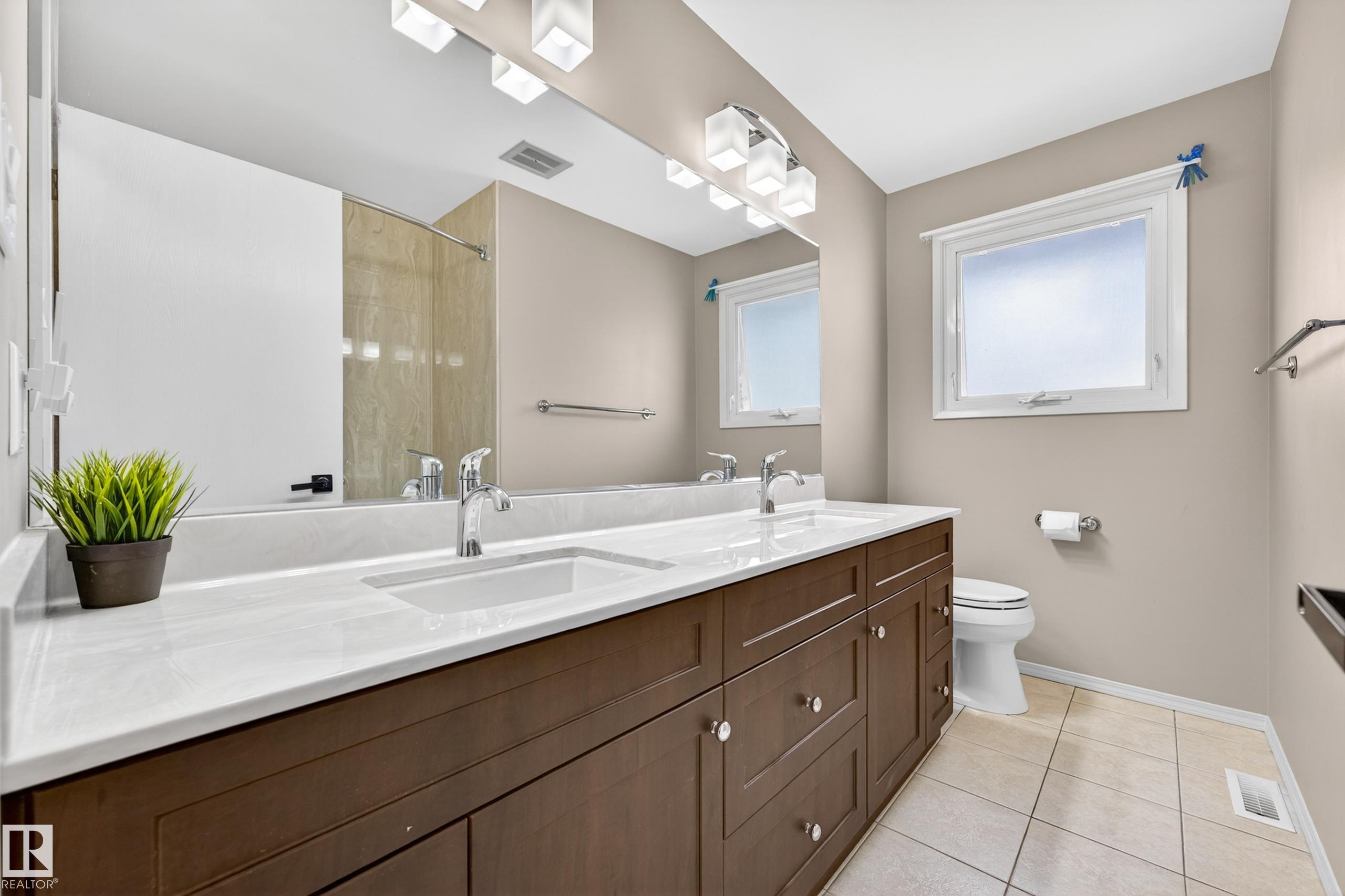 Photo 33 at 3010 105a Street NW, Steinhauer, Edmonton