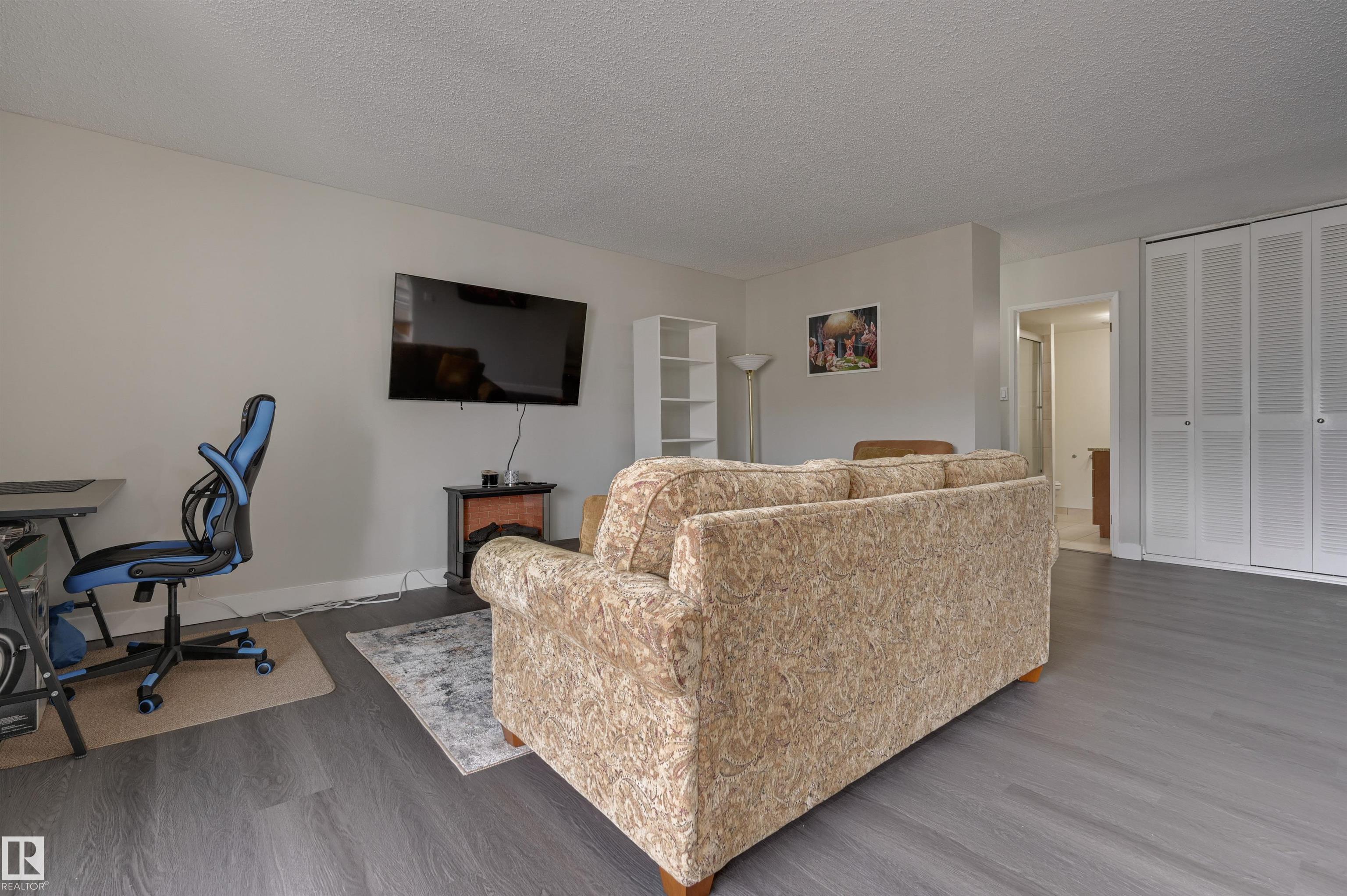 Photo 11 at 1202 - 9909 110 Street NW, Wîhkwêntôwin, Edmonton