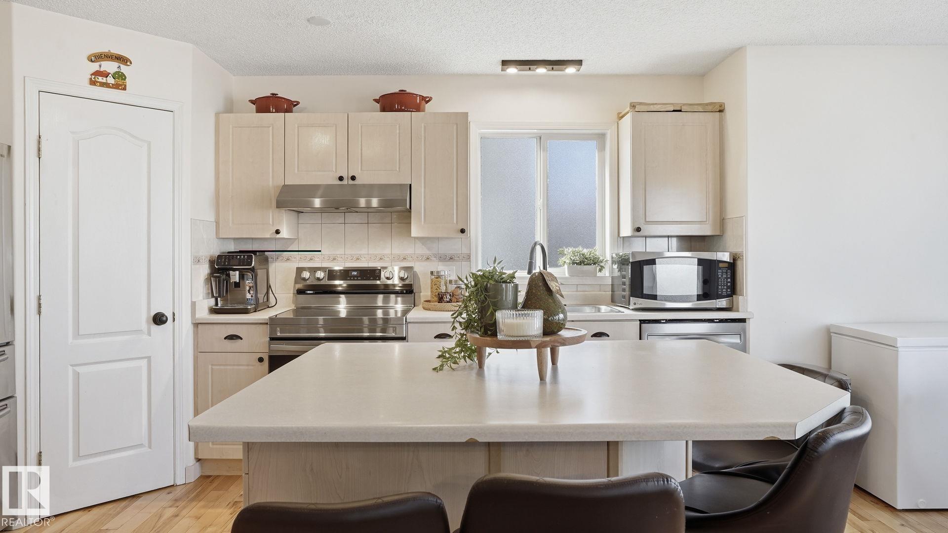 Photo 11 at 1310 Barnes Close SW, Blackmud Creek, Edmonton