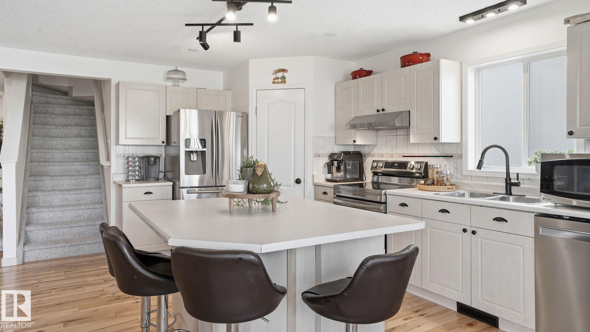 Photo 12 at 1310 Barnes Close SW, Blackmud Creek, Edmonton