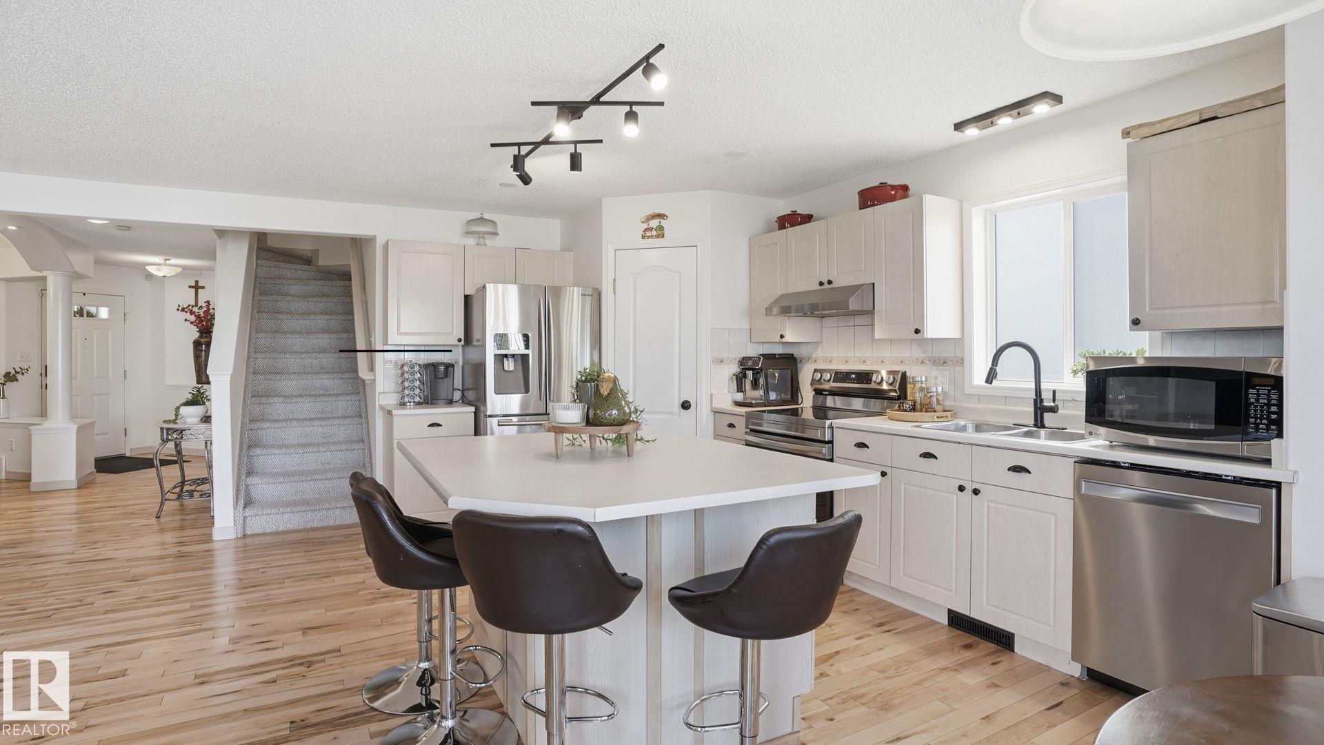 Photo 13 at 1310 Barnes Close SW, Blackmud Creek, Edmonton