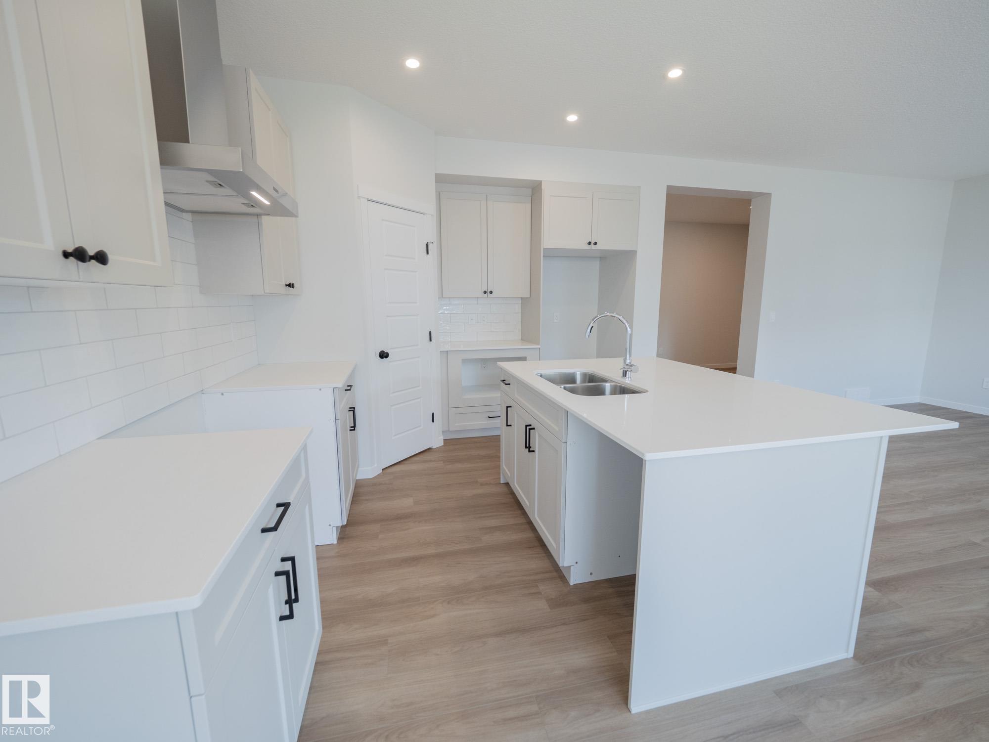 Photo 15 at 947 18 Avenue NW, Aster, Edmonton