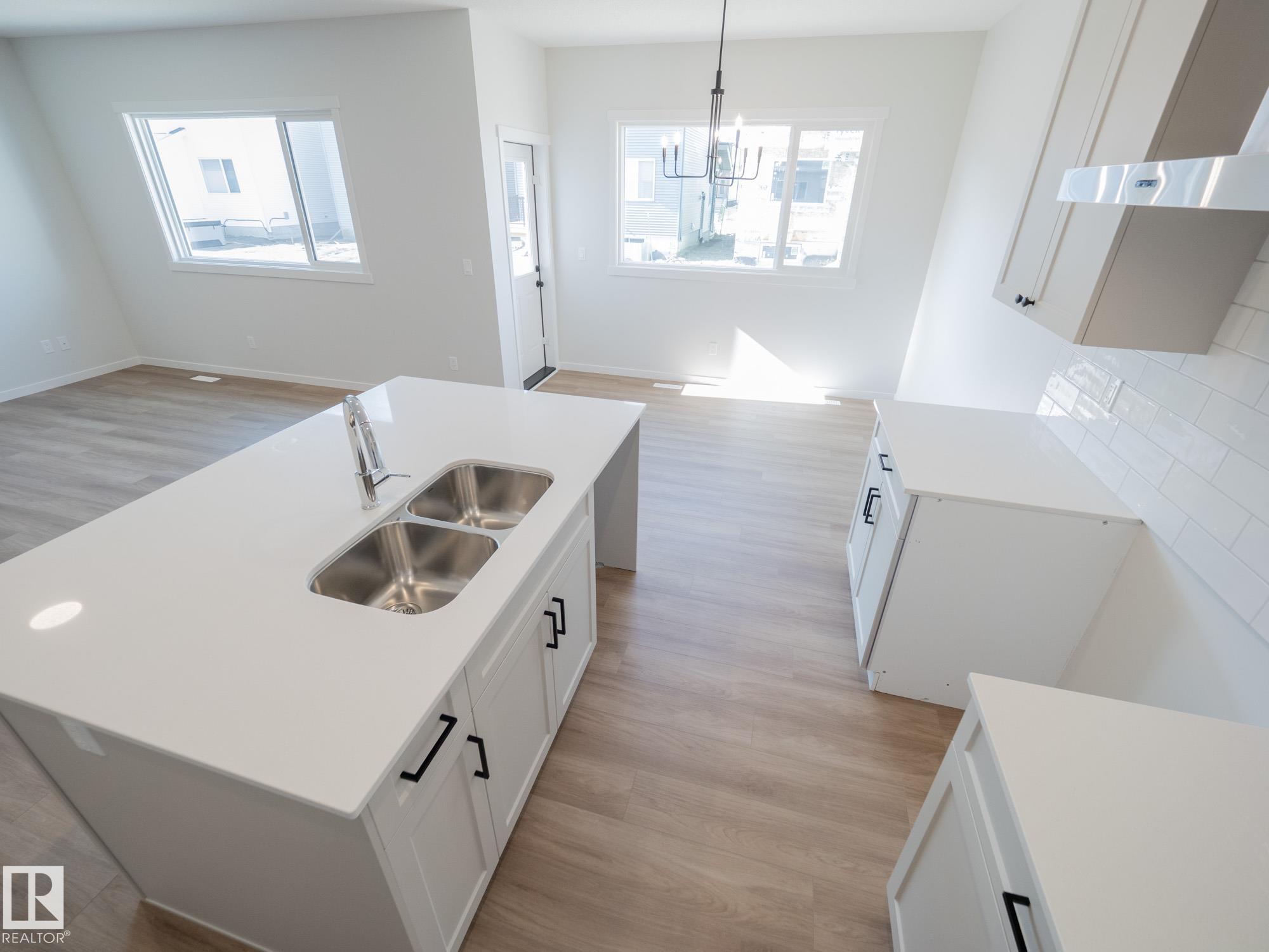 Photo 16 at 947 18 Avenue NW, Aster, Edmonton