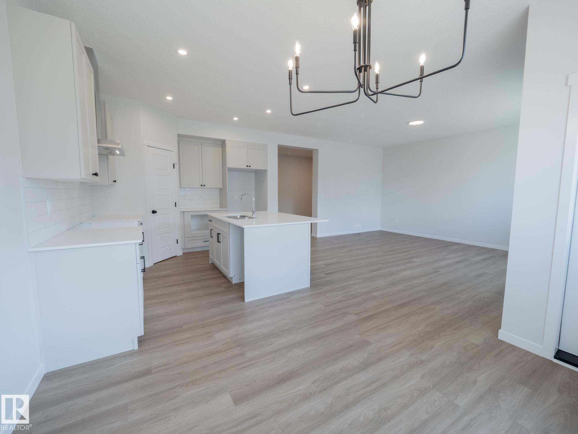 Photo 19 at 947 18 Avenue NW, Aster, Edmonton