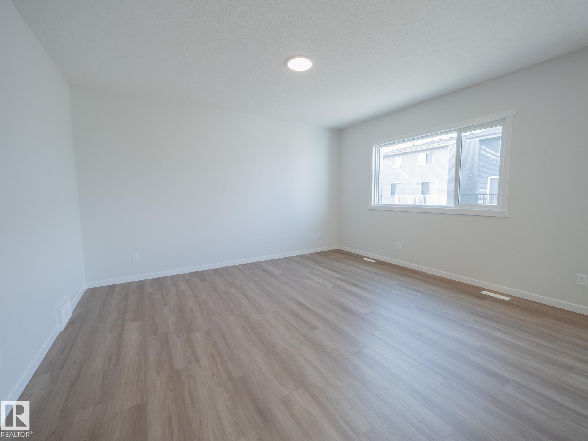 Photo 23 at 947 18 Avenue NW, Aster, Edmonton