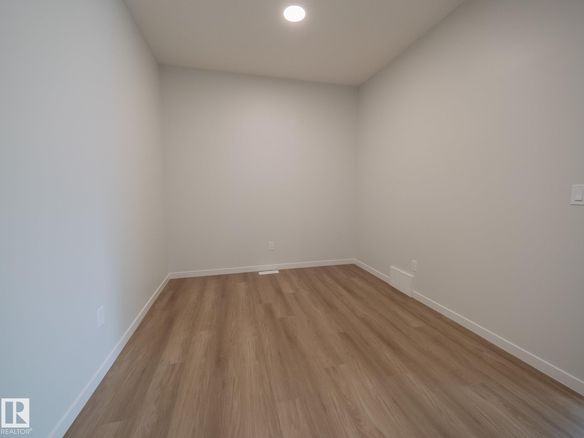 Photo 10 at 947 18 Avenue NW, Aster, Edmonton