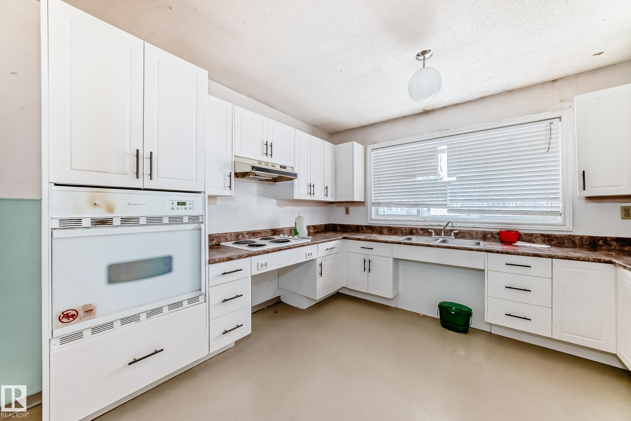 Photo 7 at 1591 Knottwood Road N NW, Ekota, Edmonton