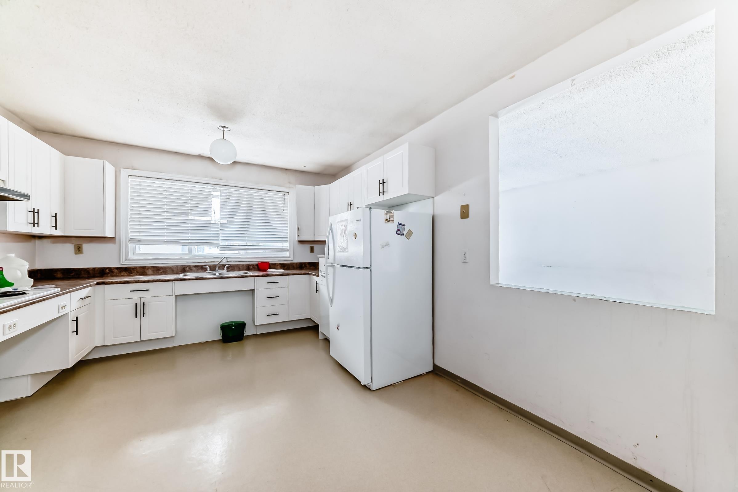 Photo 10 at 1591 Knottwood Road N NW, Ekota, Edmonton