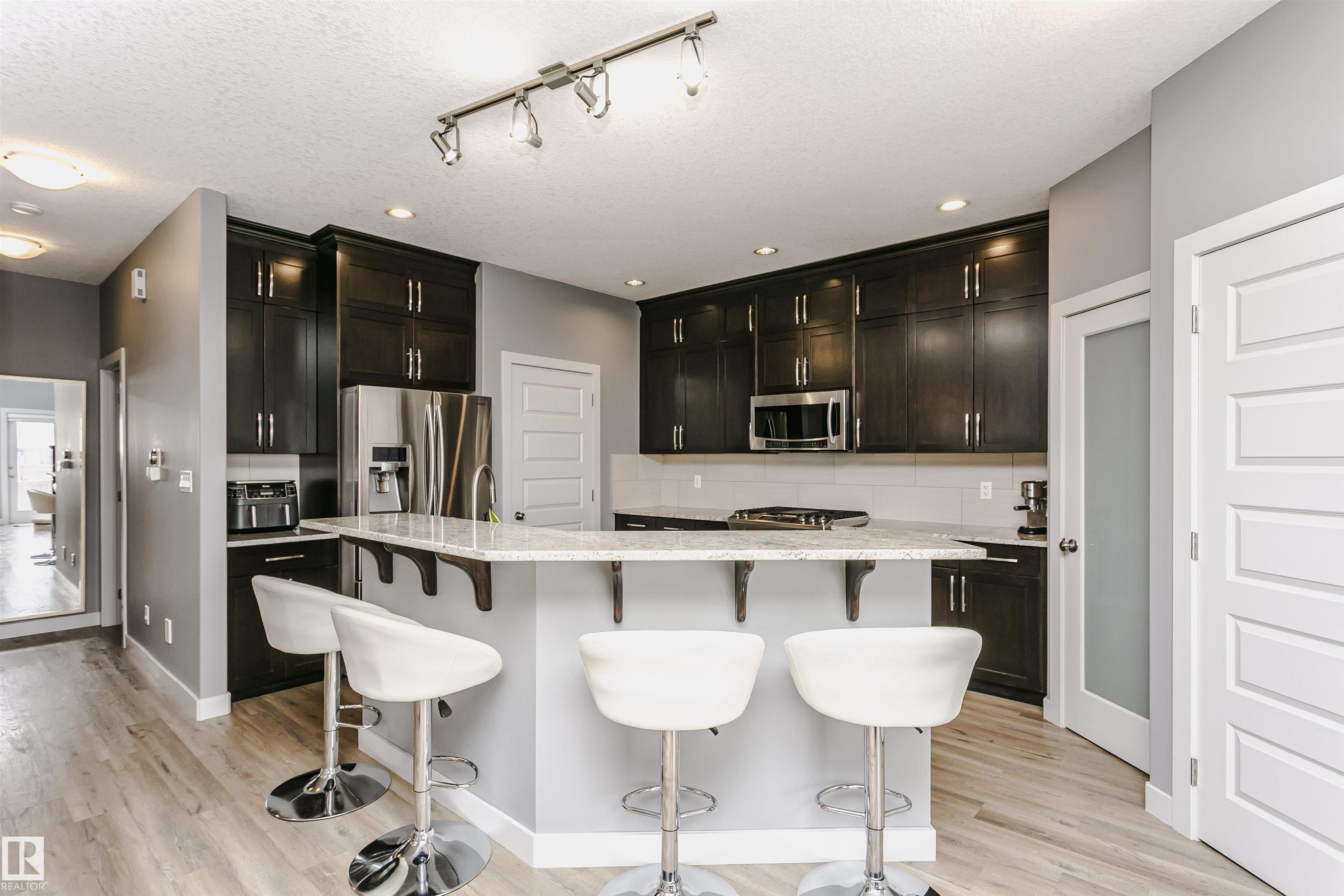 https://zimg.paragon.ice.com/ParagonImages/Property/PM/RAE/225395868/14/0/0/e6d0bd29ea9eb2ac2035dda3253f83cf/1/b45a0679a868aaa8de31758dc3bea9a0/225395868-ebf59df6-937b-4048-ac52-d5f0c0d17081.JPG