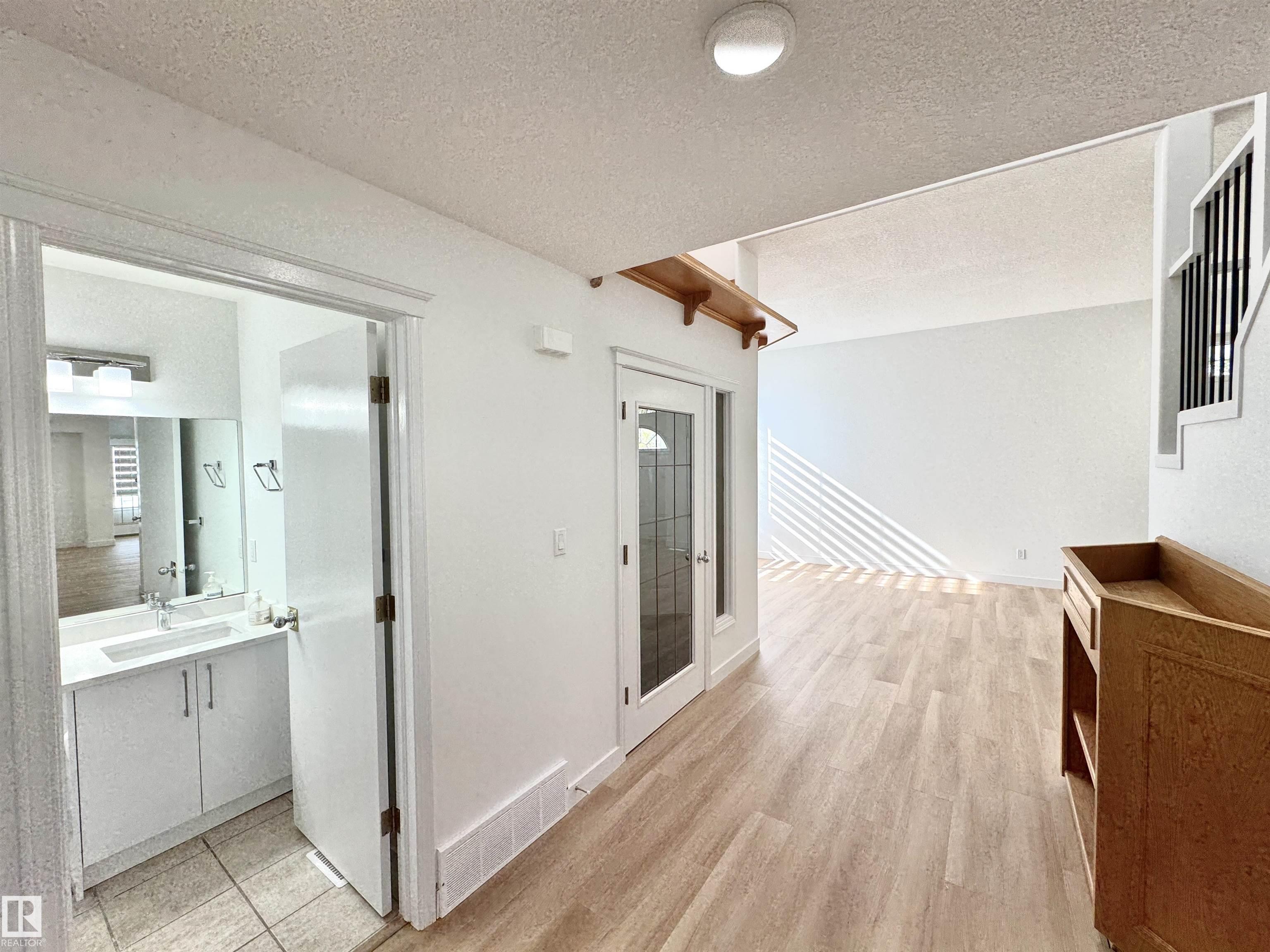 Photo 14 at 2908 44a Avenue NW, Larkspur, Edmonton