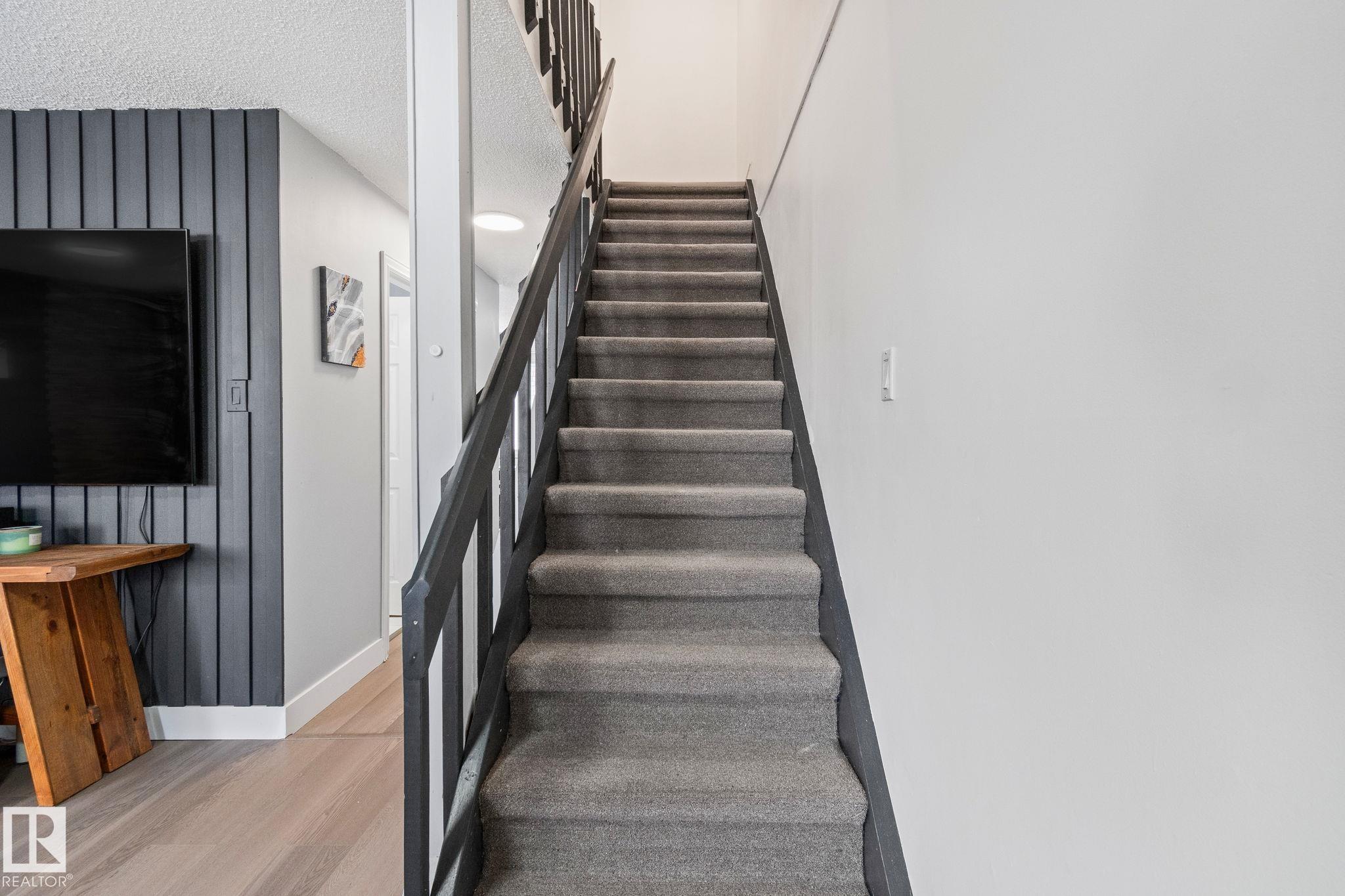 209 Village On The Green green NW, York, Edmonton