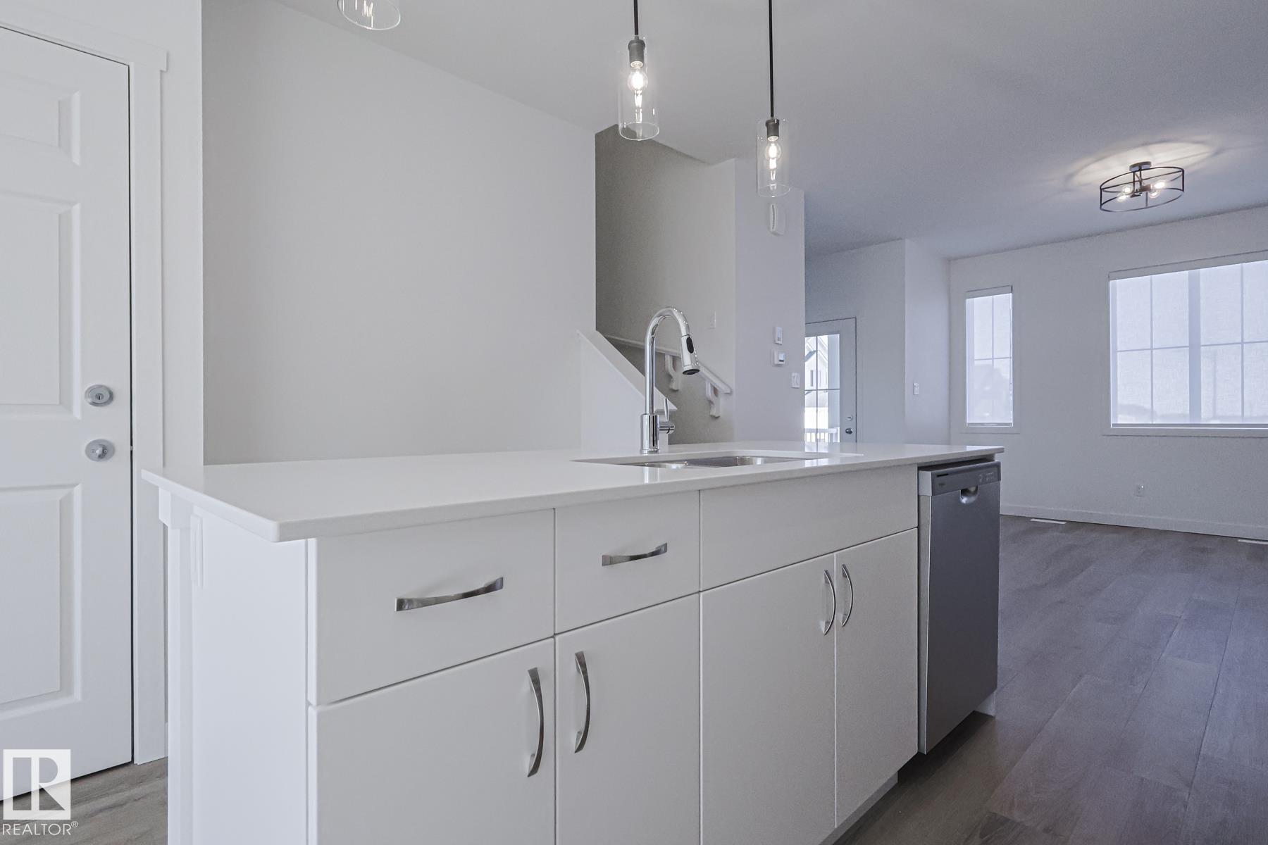 6343 King Wynd SW, Keswick, Edmonton