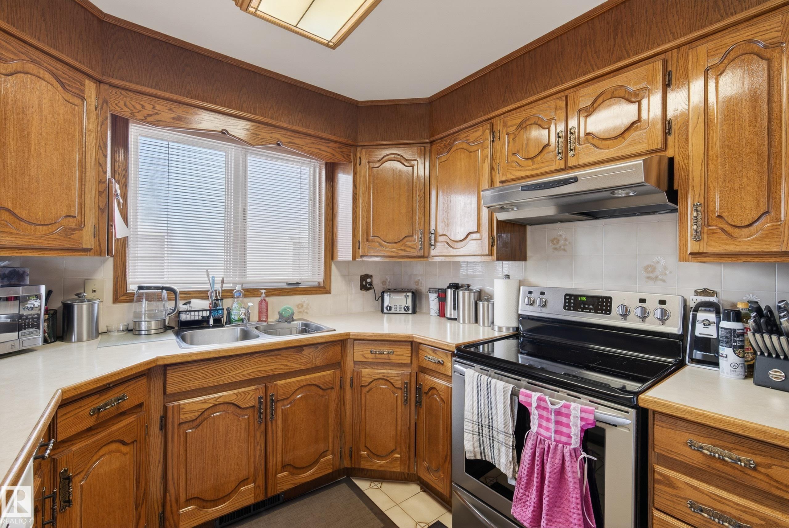 Photo 20 at 9912 162 Avenue NW, Lorelei, Edmonton