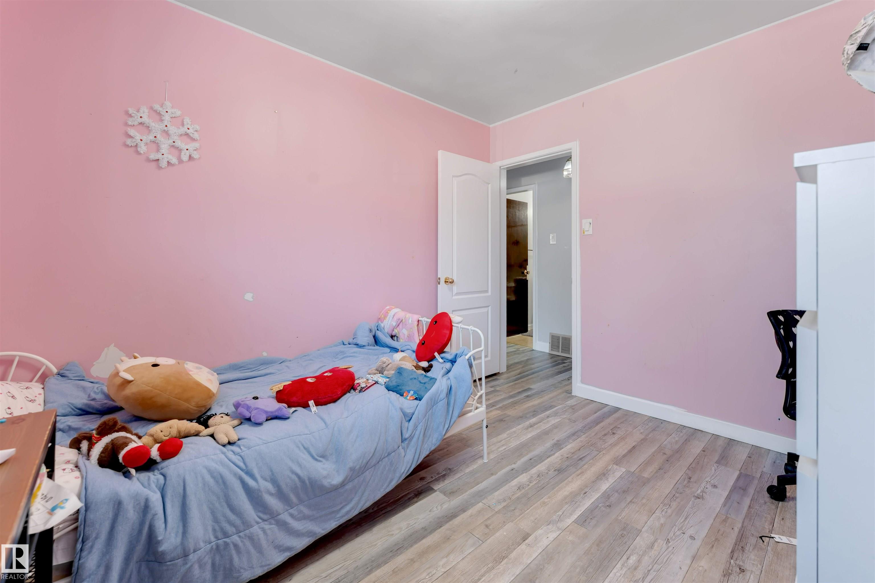 Photo 37 at 9217 168 Street NW, West Meadowlark Park, Edmonton