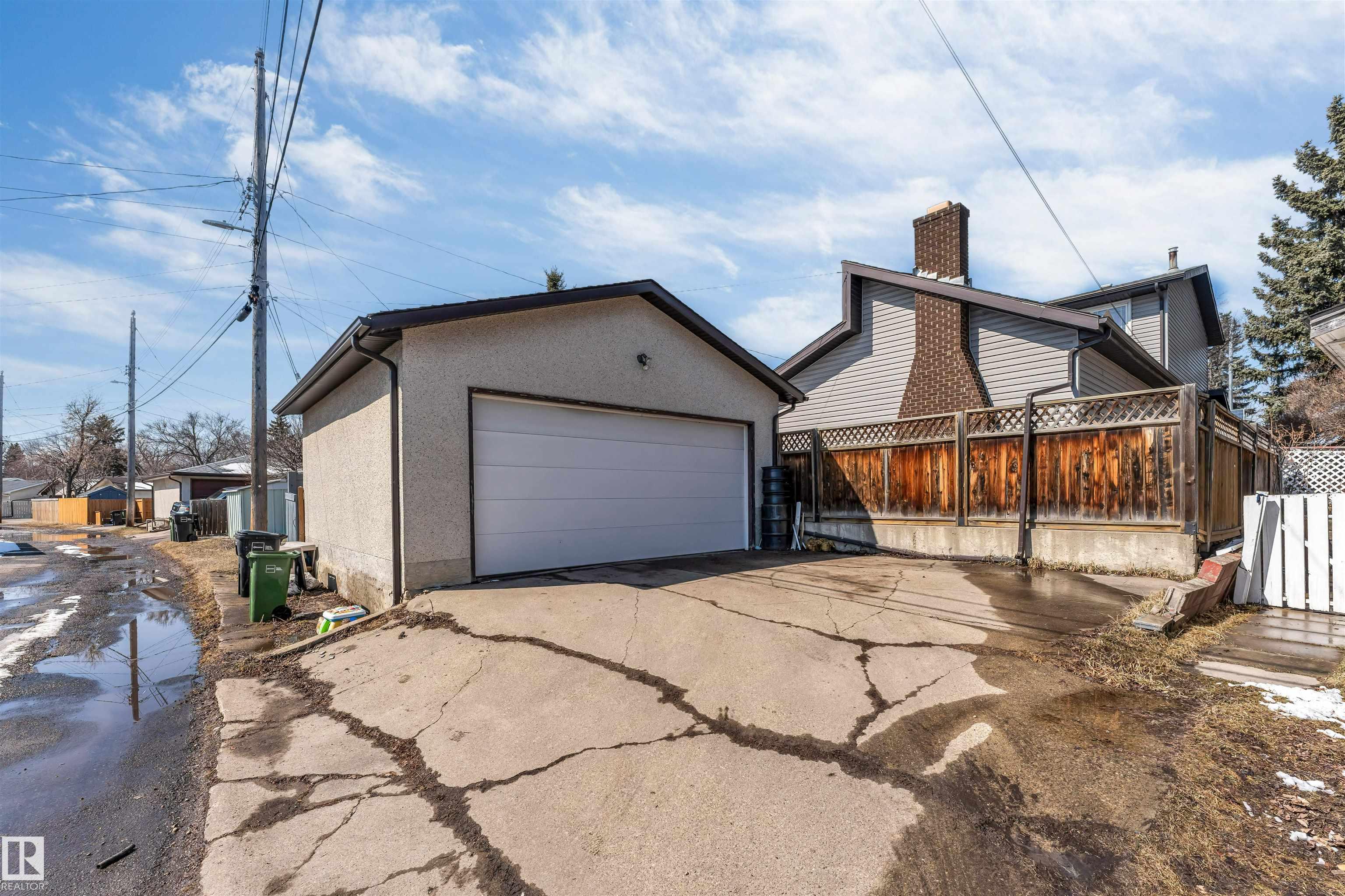 Photo 6 at 9217 168 Street NW, West Meadowlark Park, Edmonton