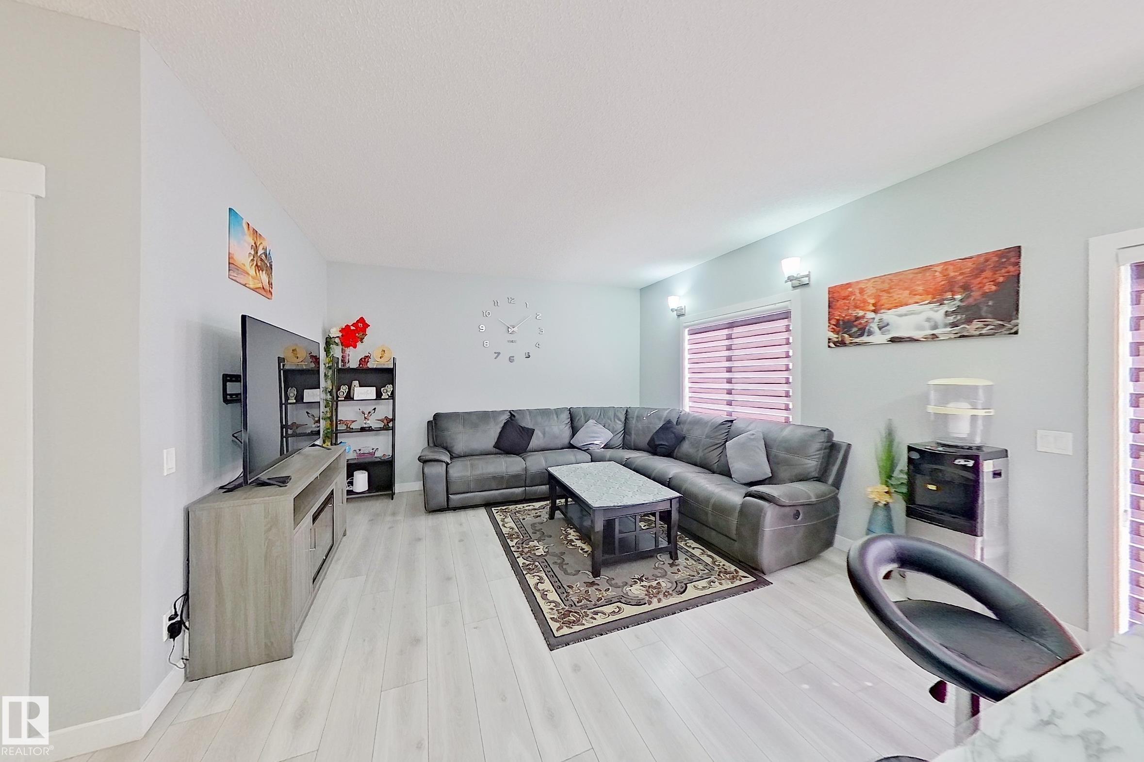 1221 27 Street NW, Laurel, Edmonton